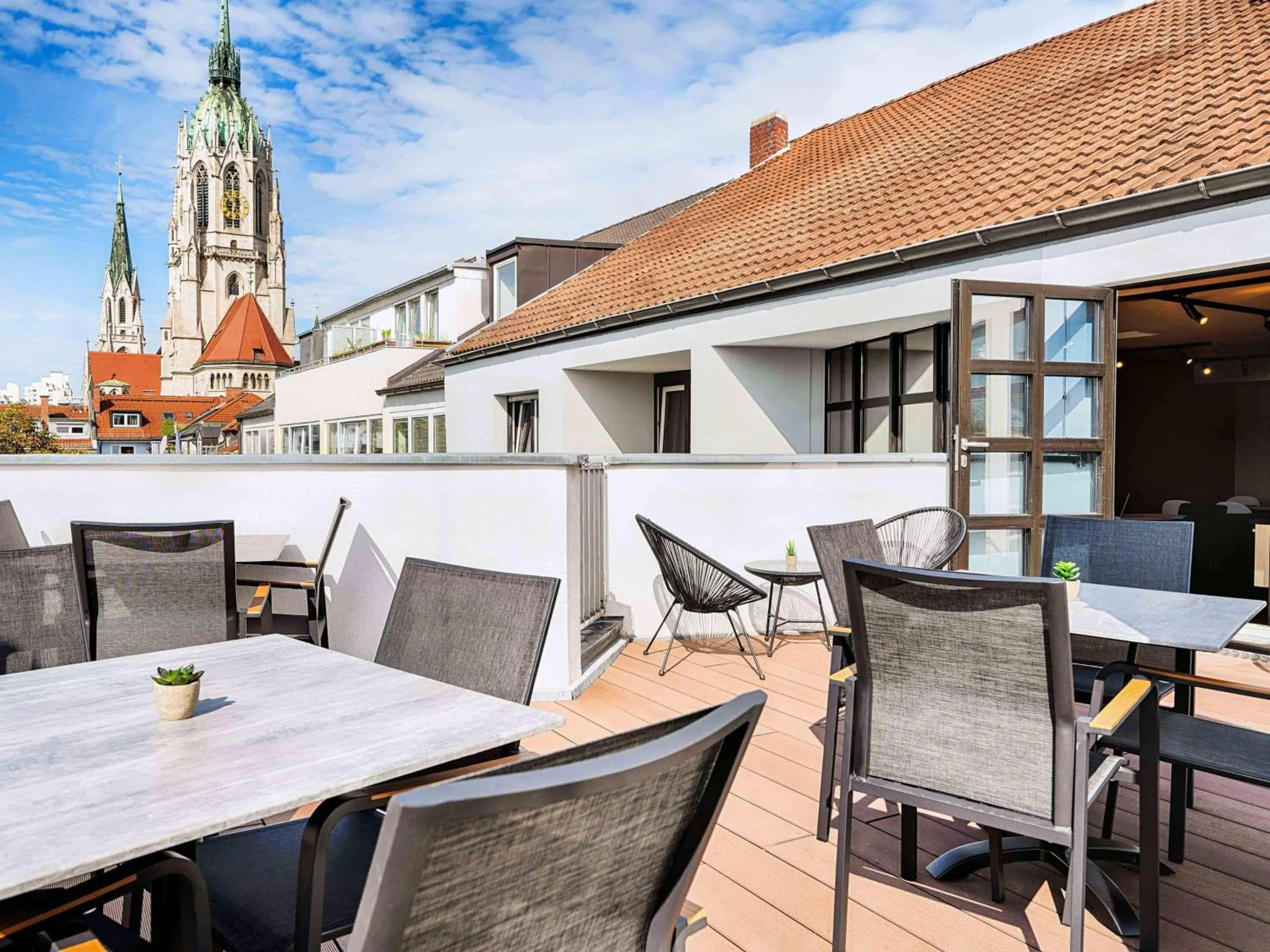 Property building in B&B Hotel München-Hbf