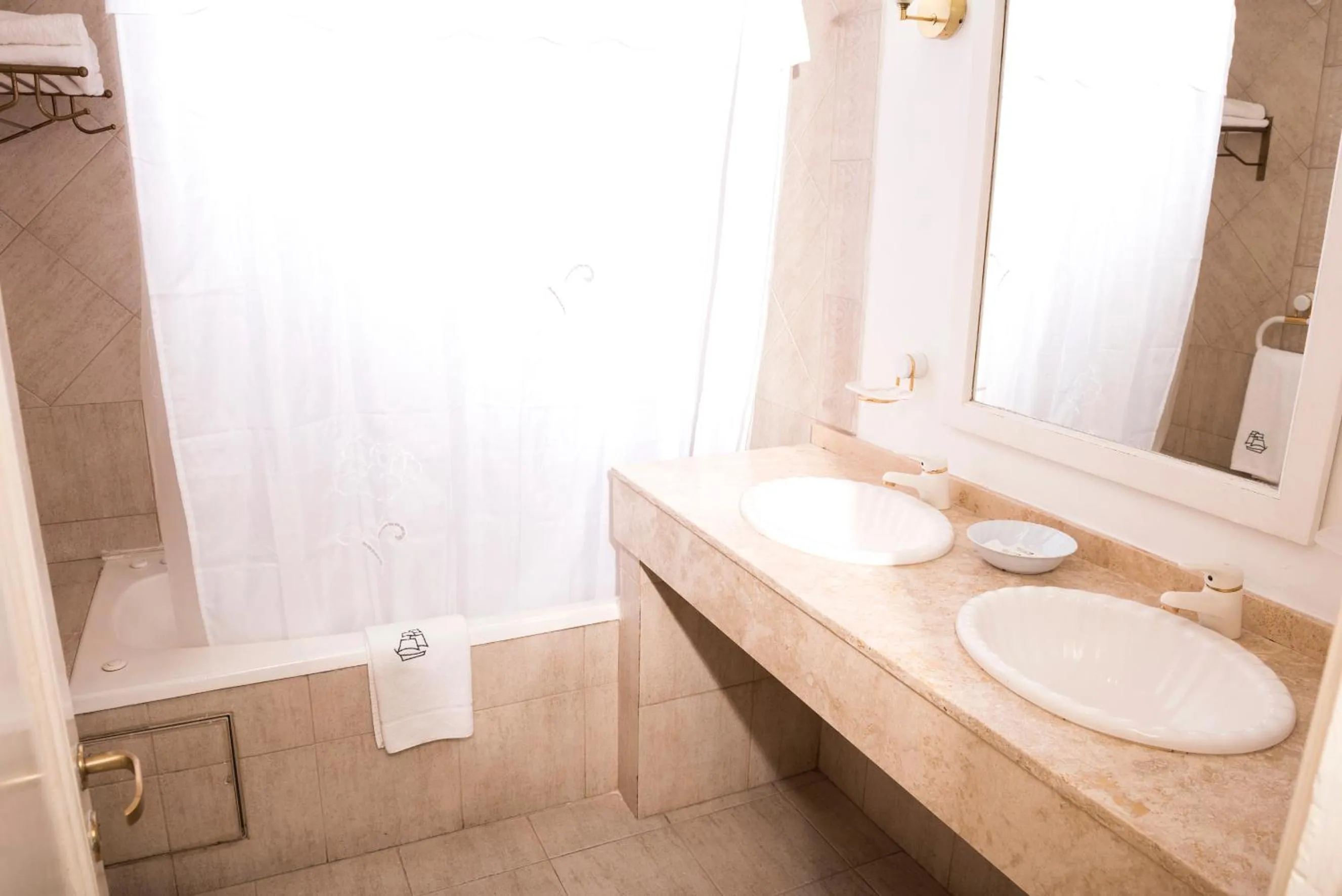 Bathroom in Mayflower Suites