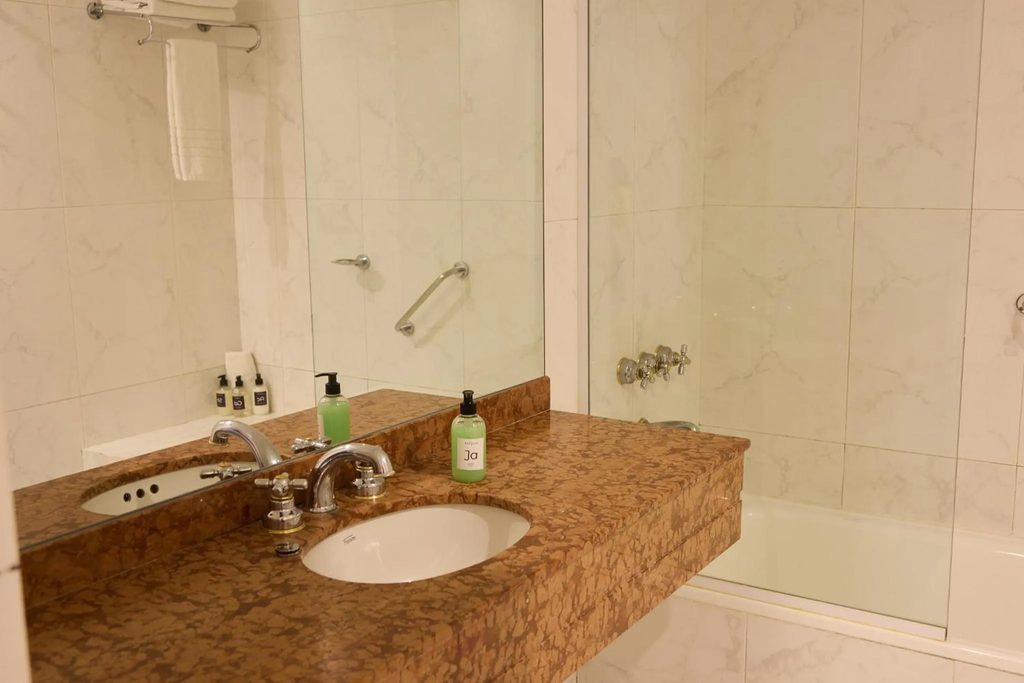 Shower in Dazzler by Wyndham Buenos Aires San Martin