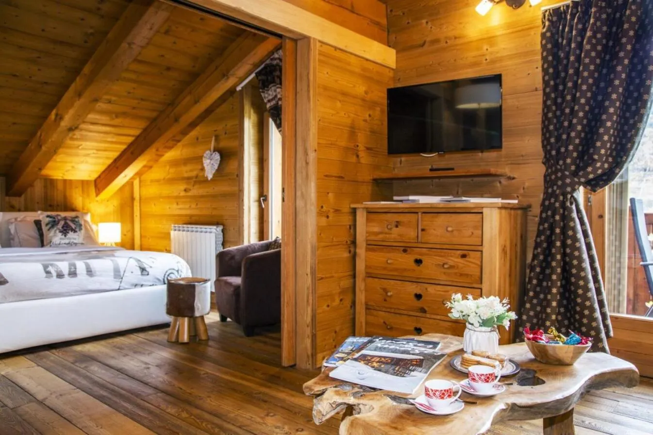 Living room, Bed in Bijoux Des Alpes - Mont Blanc Village