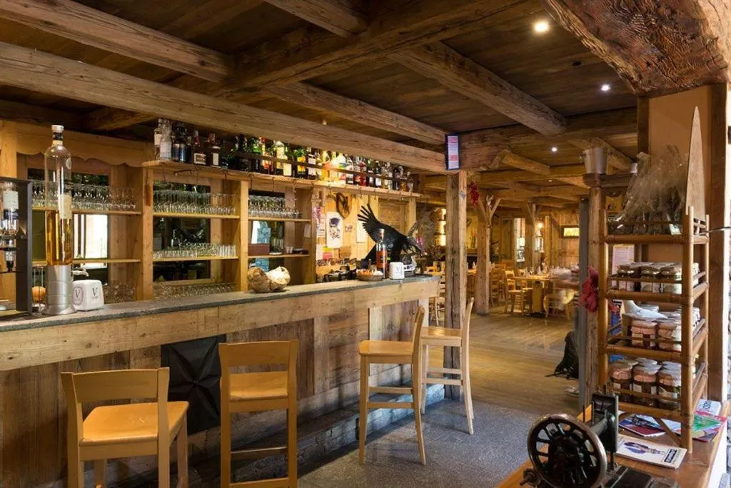 Restaurant/places to eat in Bijoux Des Alpes - Mont Blanc Village