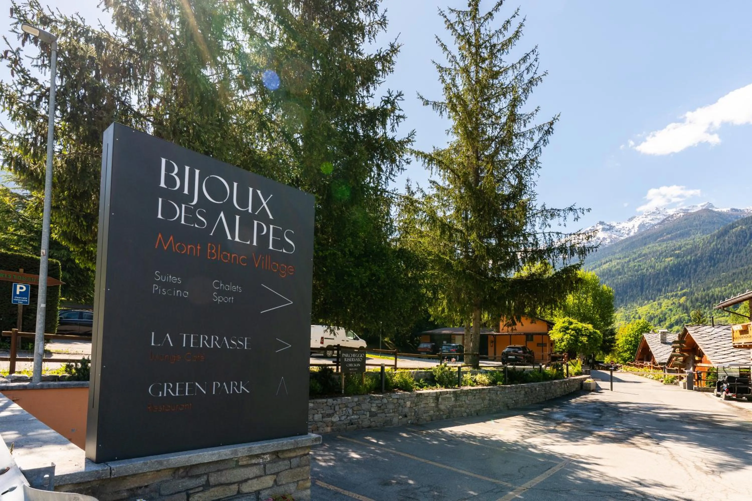 Property logo or sign in Bijoux Des Alpes - Mont Blanc Village