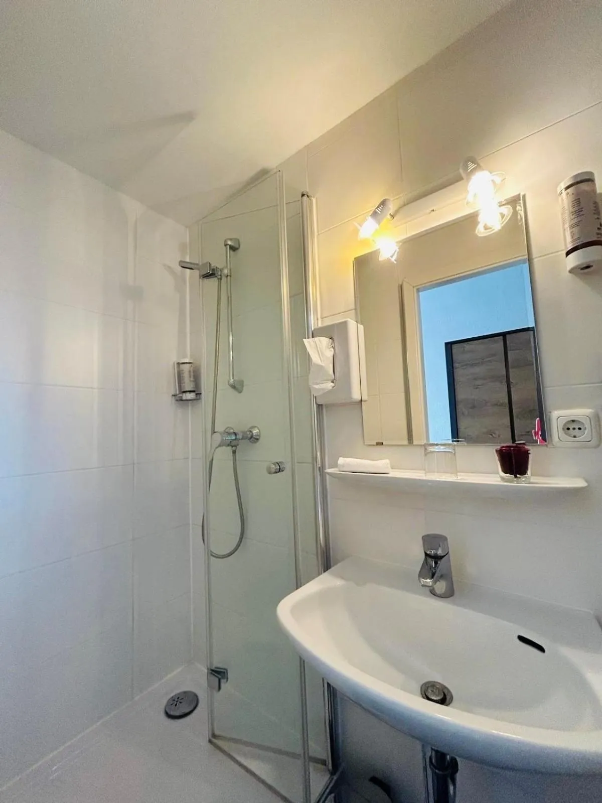 Shower in Hotel Wendelstein