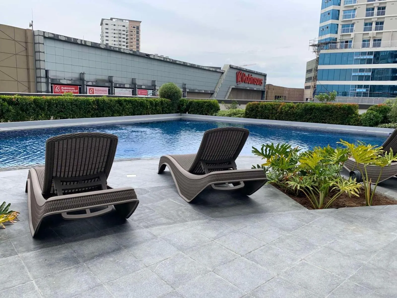 Swimming pool in AEON SUITES Staycation