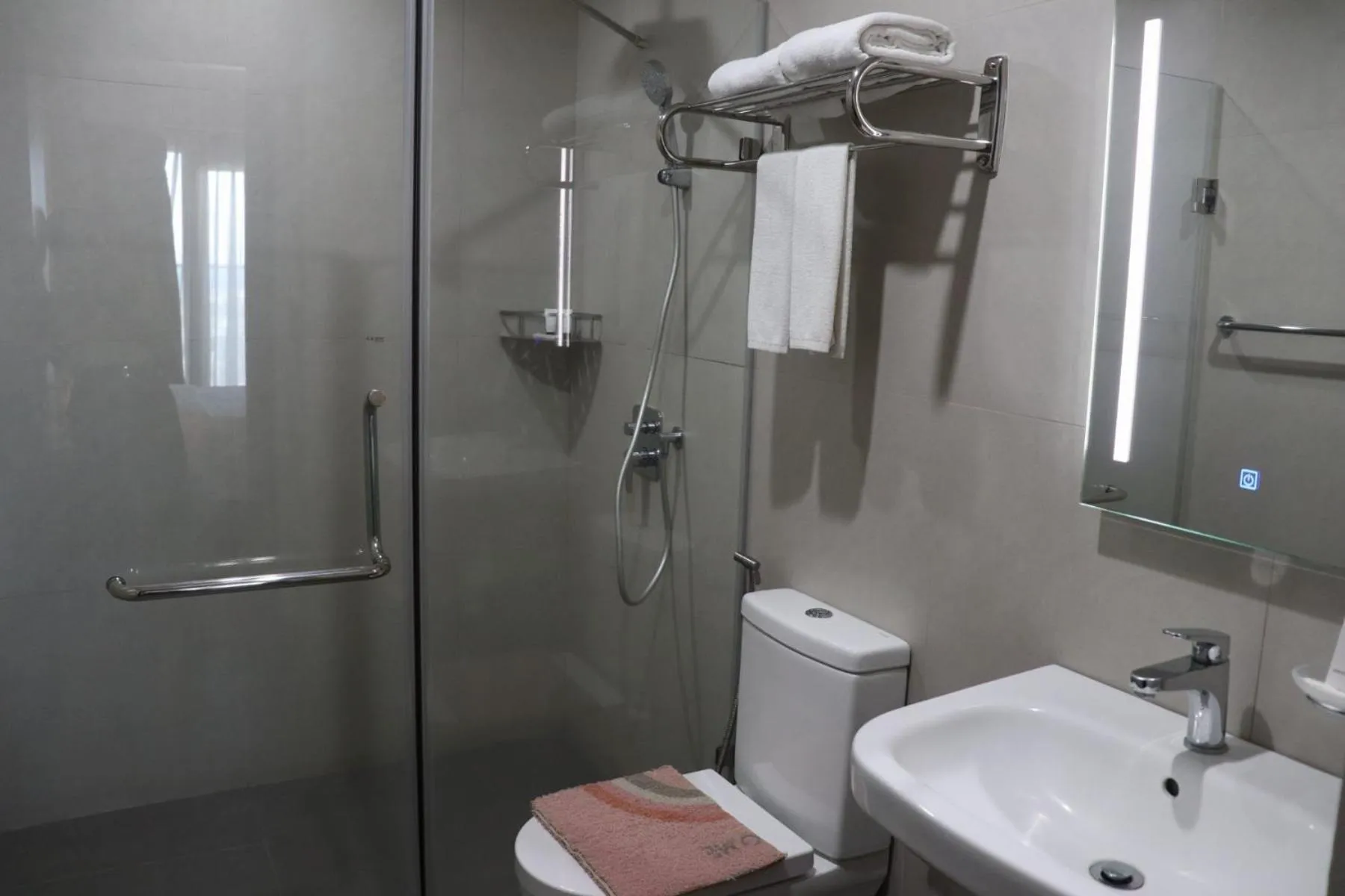 Bathroom in AEON SUITES Staycation