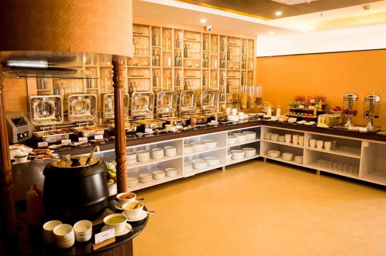 Restaurant/places to eat in Daksh The Madhuvan Suites Dwarka