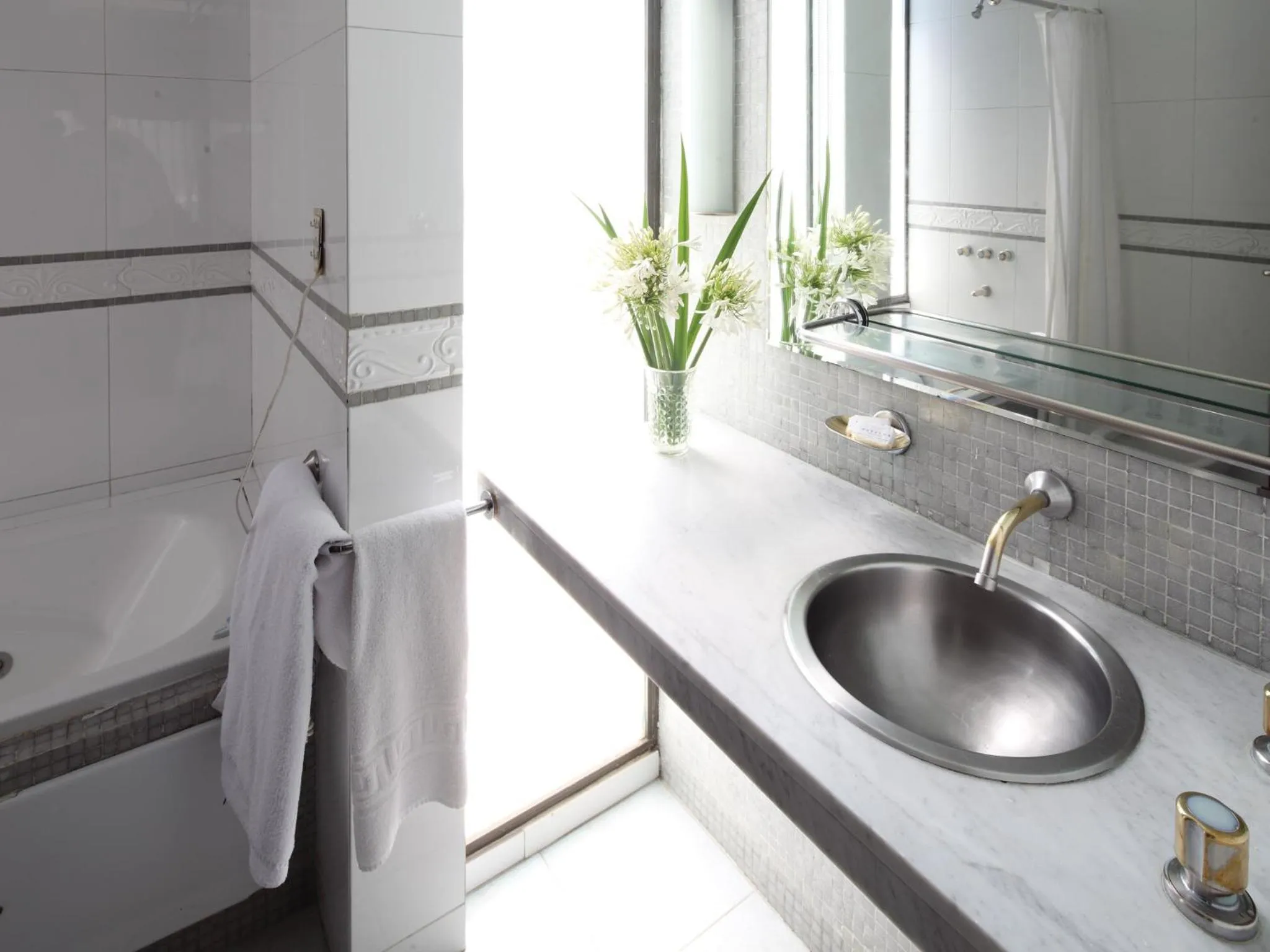 Bathroom in Hotel Camberland