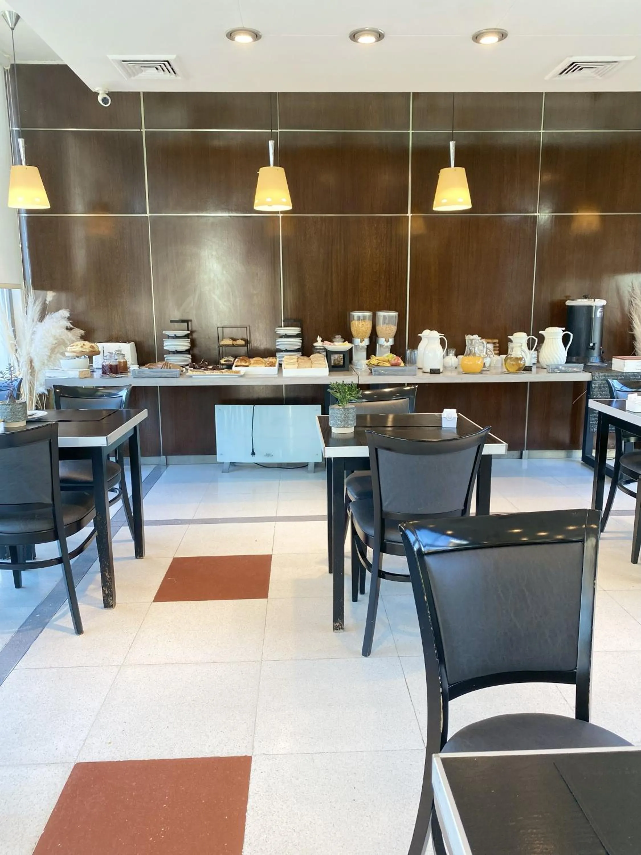 Restaurant/places to eat in Hotel Camberland