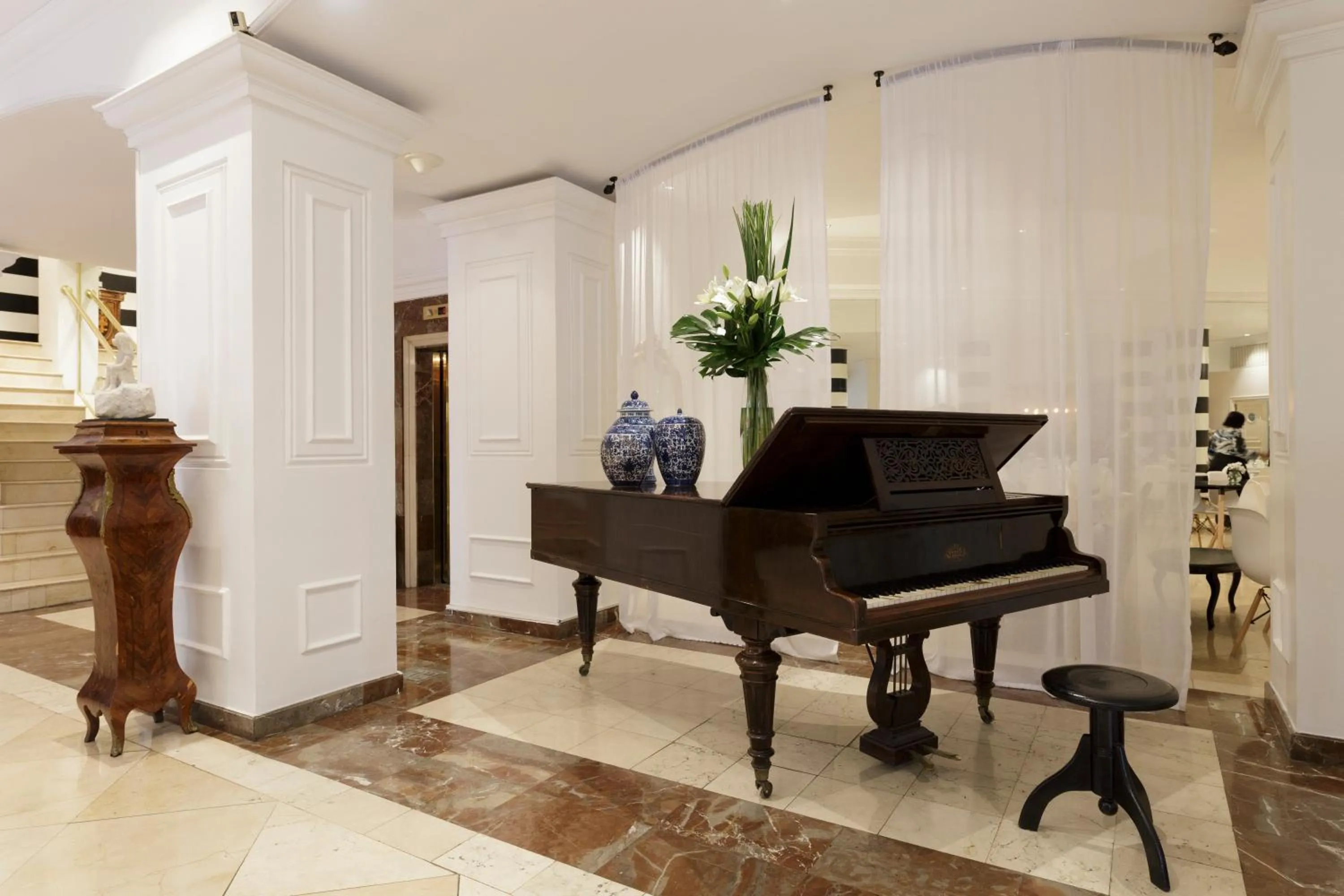 Lobby or reception in Unique Executive Central