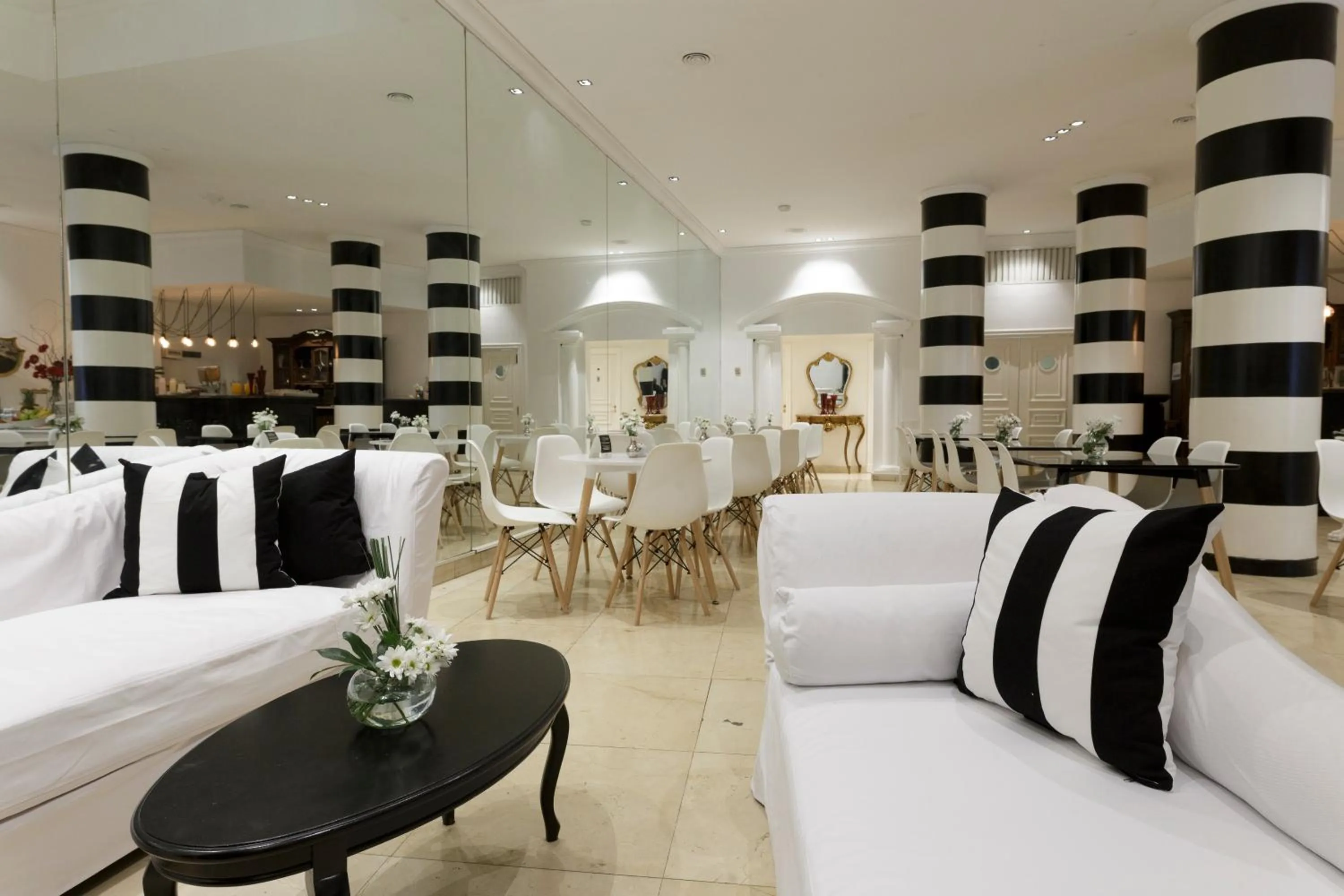 Restaurant/places to eat in Unique Executive Central