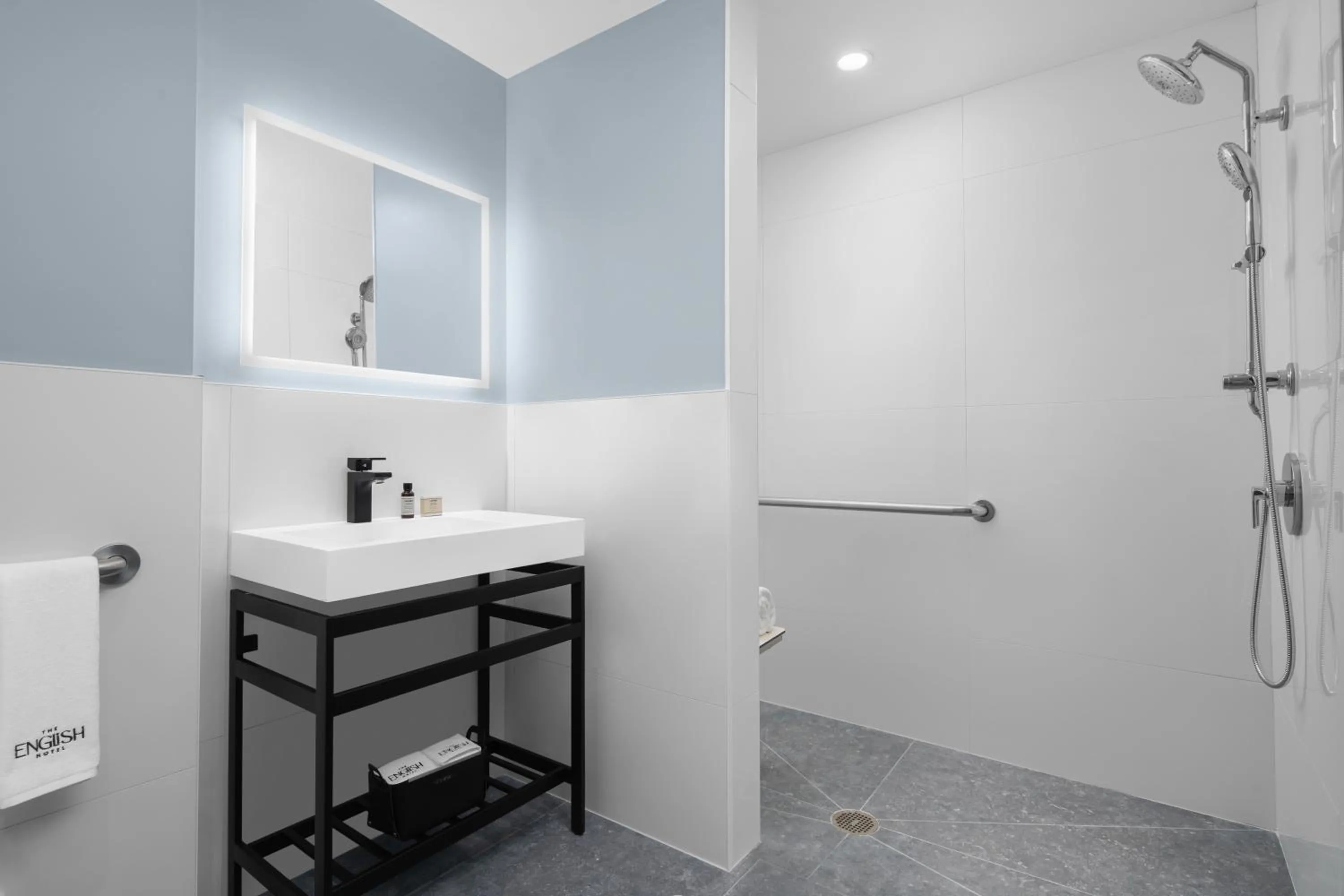 Bedroom in The ENGLiSH Hotel, Las Vegas, a Tribute Portfolio Hotel