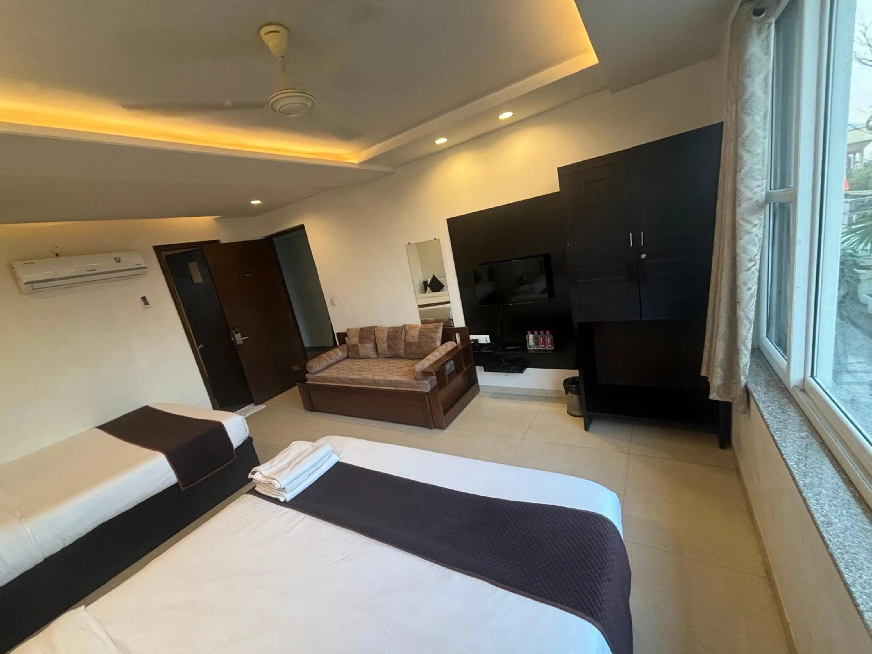 TV and multimedia, Bed in Hotel Life Inn