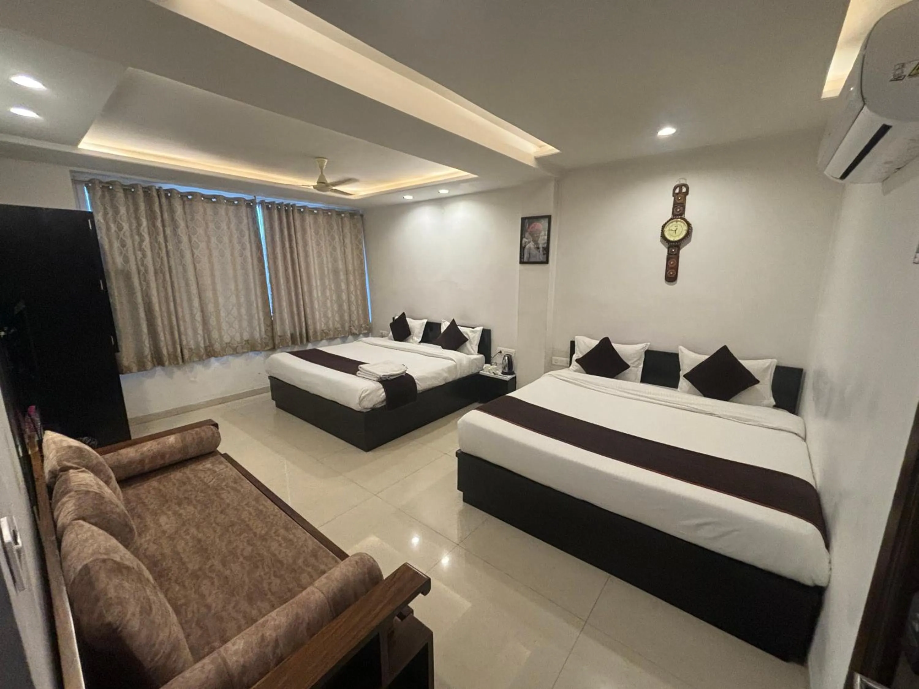 Photo of the whole room, Bed in Hotel Life Inn