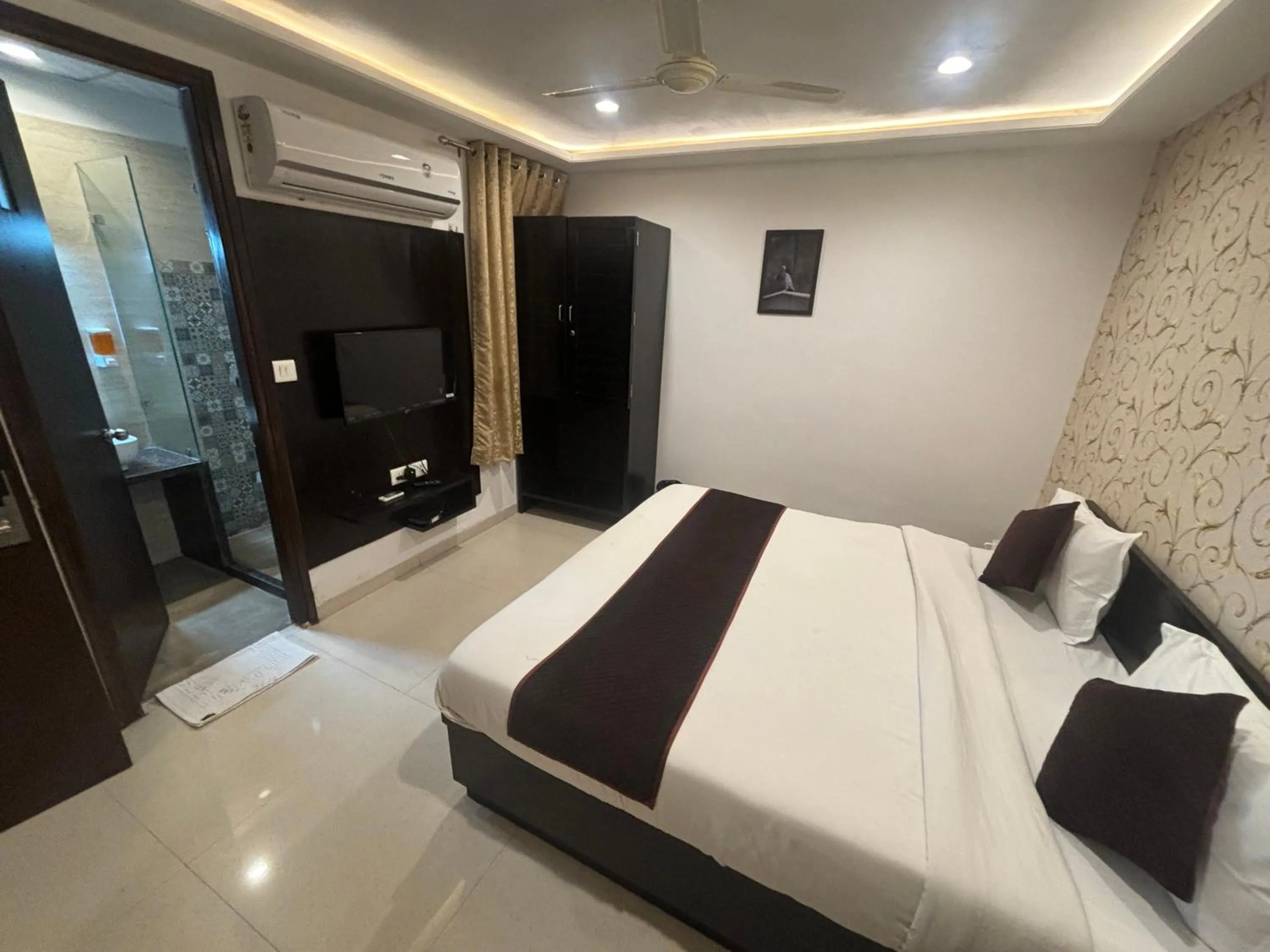 Bed in Hotel Life Inn