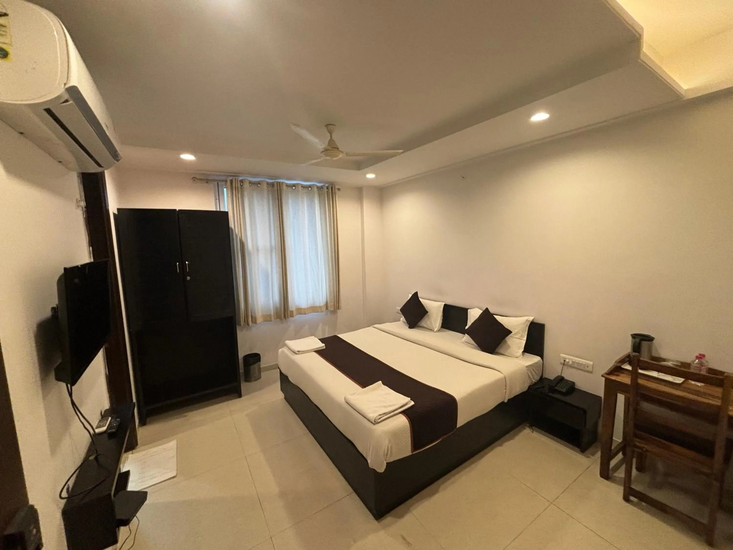 Photo of the whole room, Bed in Hotel Life Inn