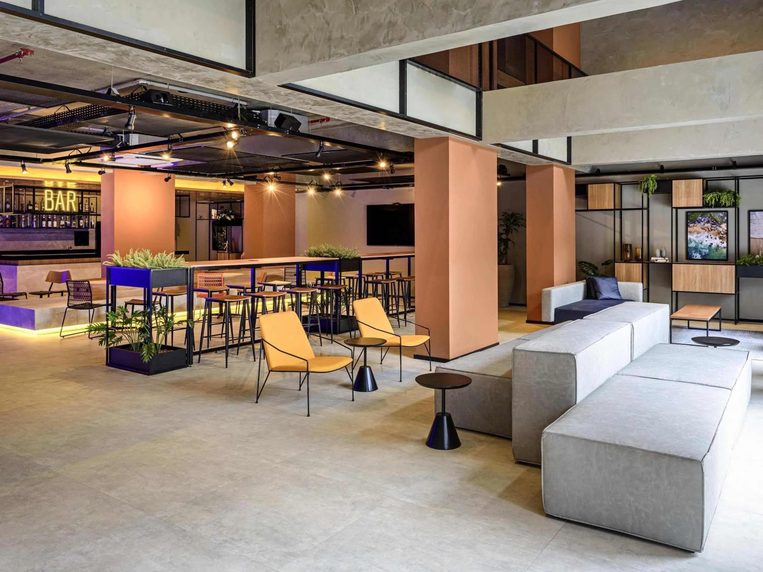 Lounge or bar in Ibis Balneario Camboriu