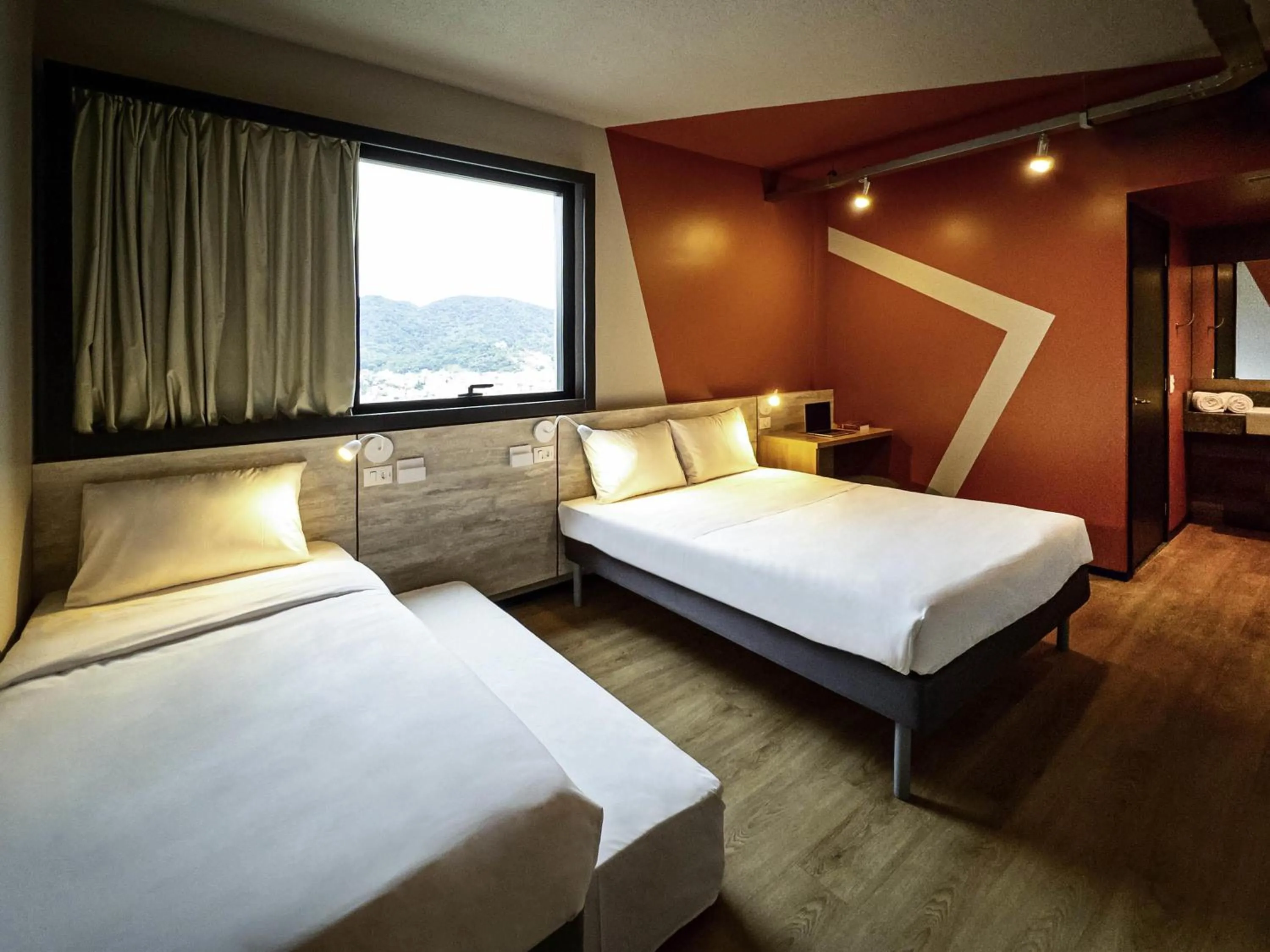 Bedroom, Bed in Ibis Budget Balneario Camboriu