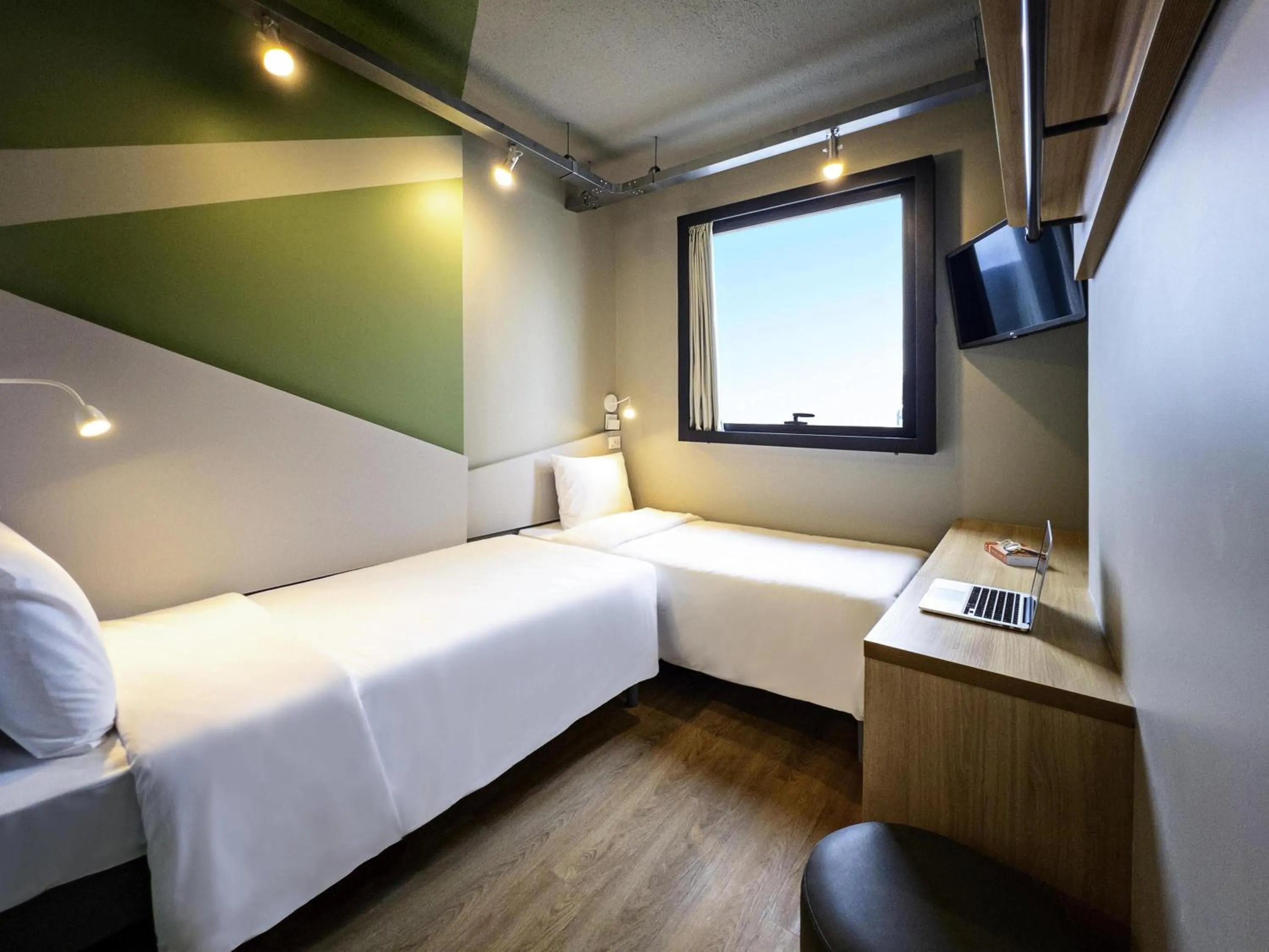 Bedroom, Bed in Ibis Budget Balneario Camboriu