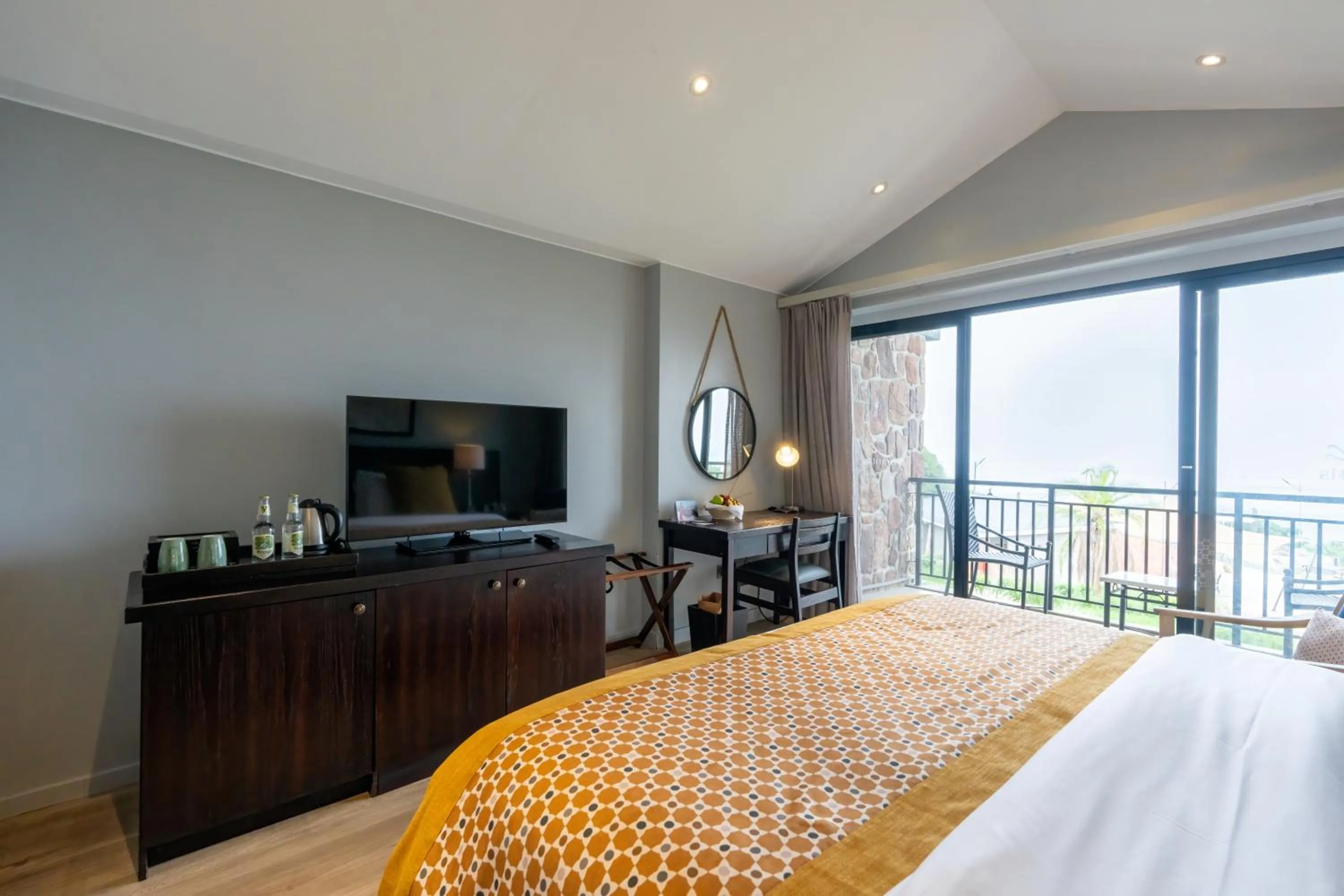 Seating area, Bed in Mantis Akagera Game Lodge