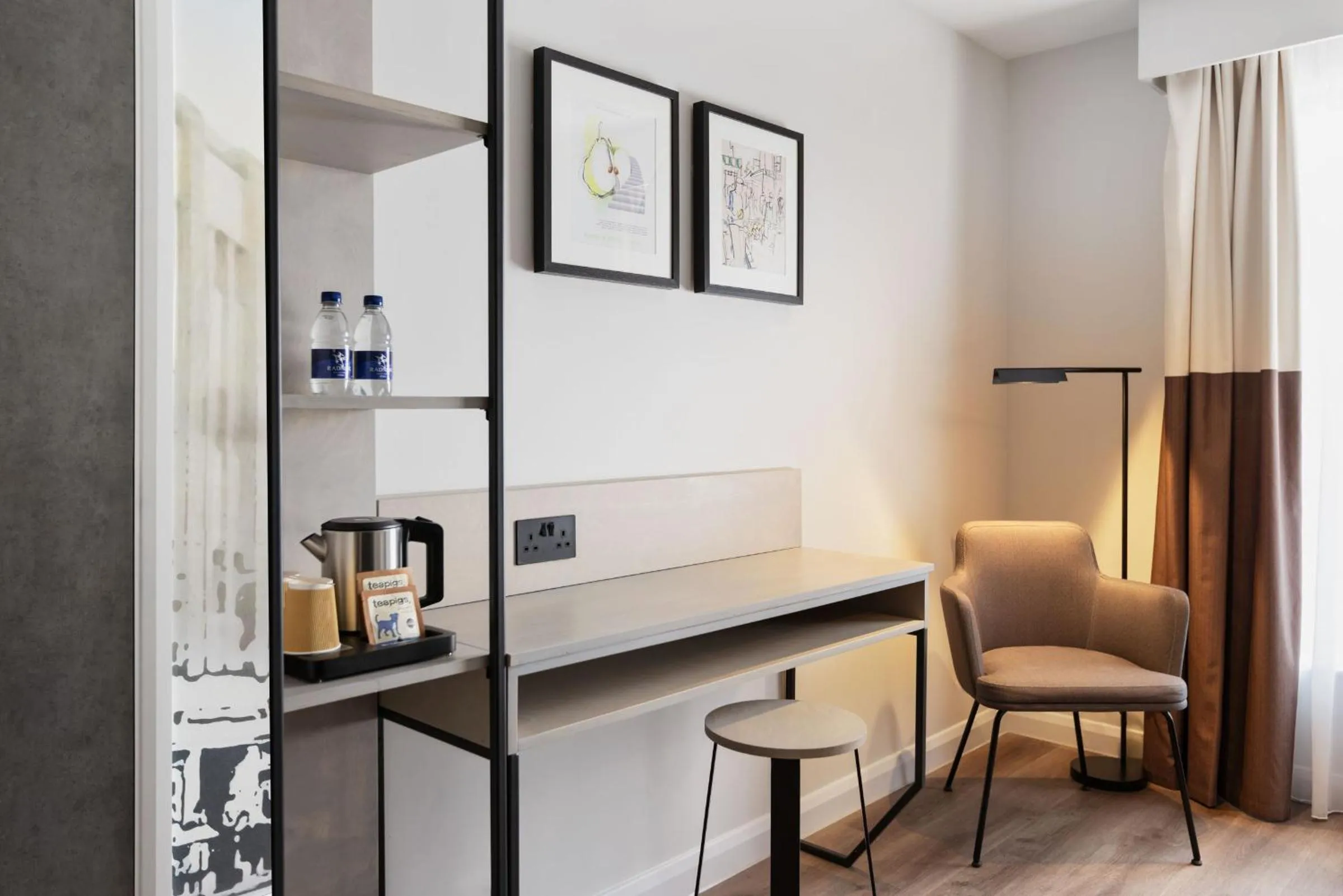 Coffee/tea facilities in Spark by Hilton London Romford