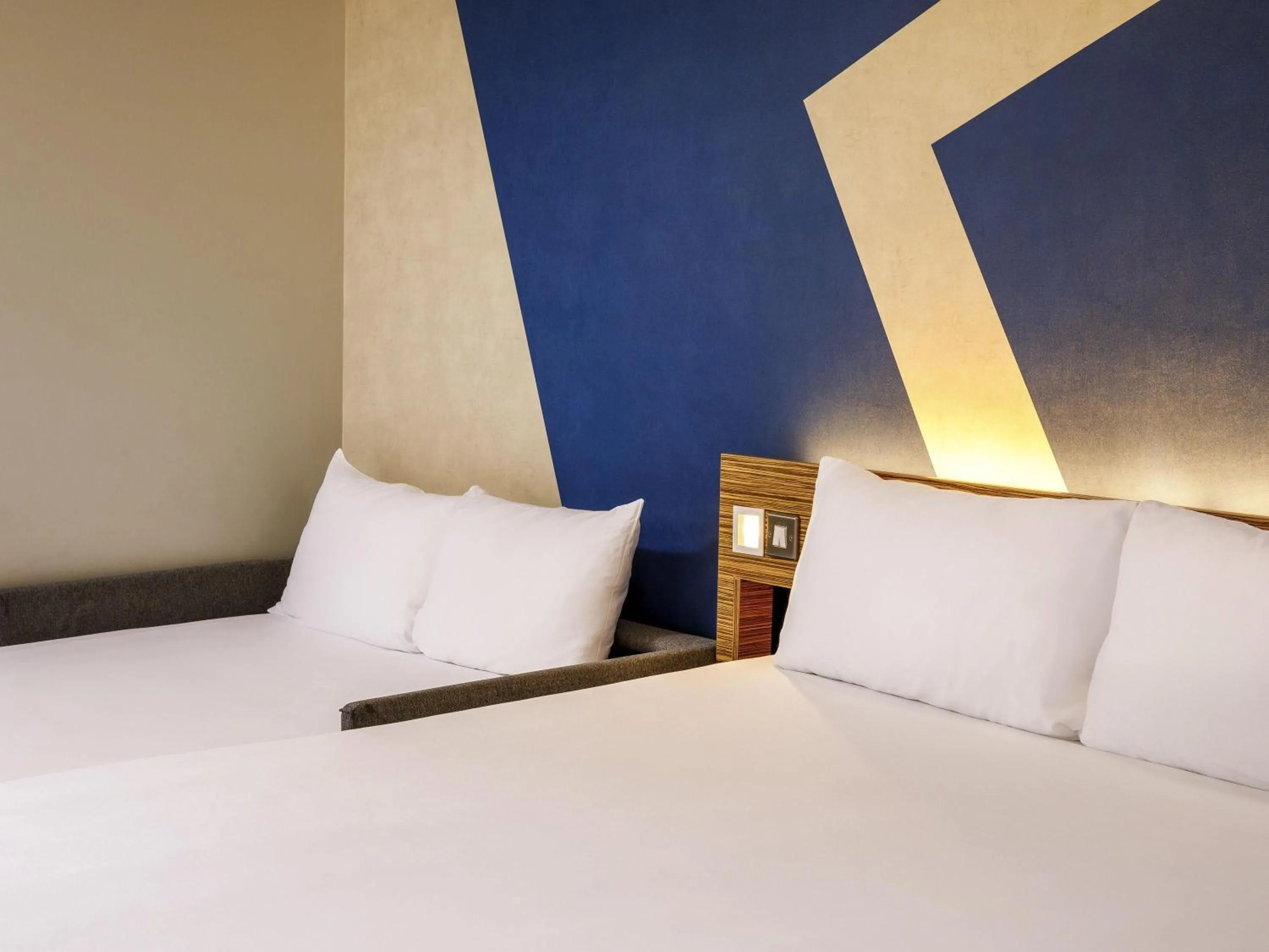 Bedroom, Bed in ibis budget London Heathrow Central