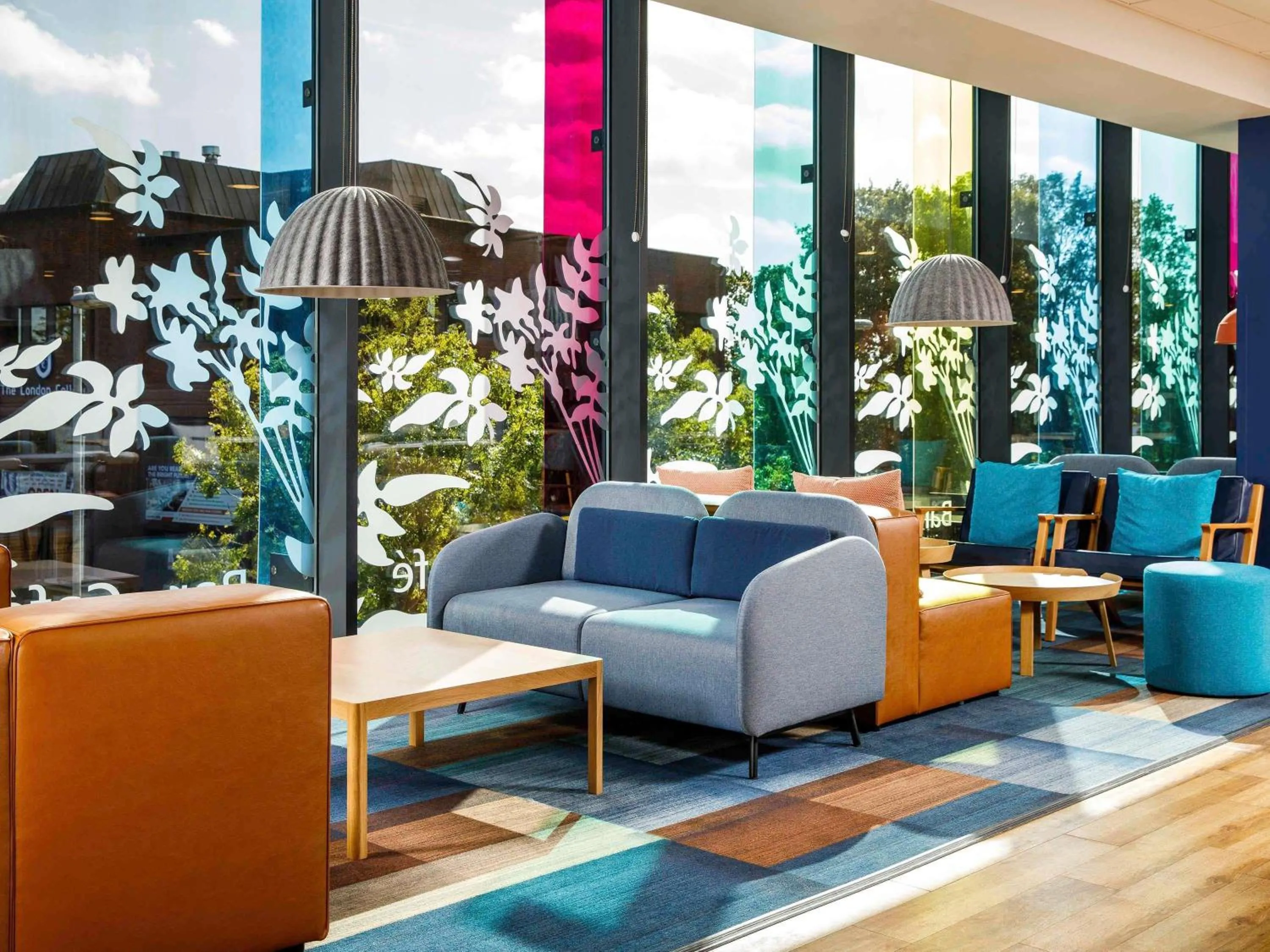 Lounge or bar in ibis budget London Heathrow Central