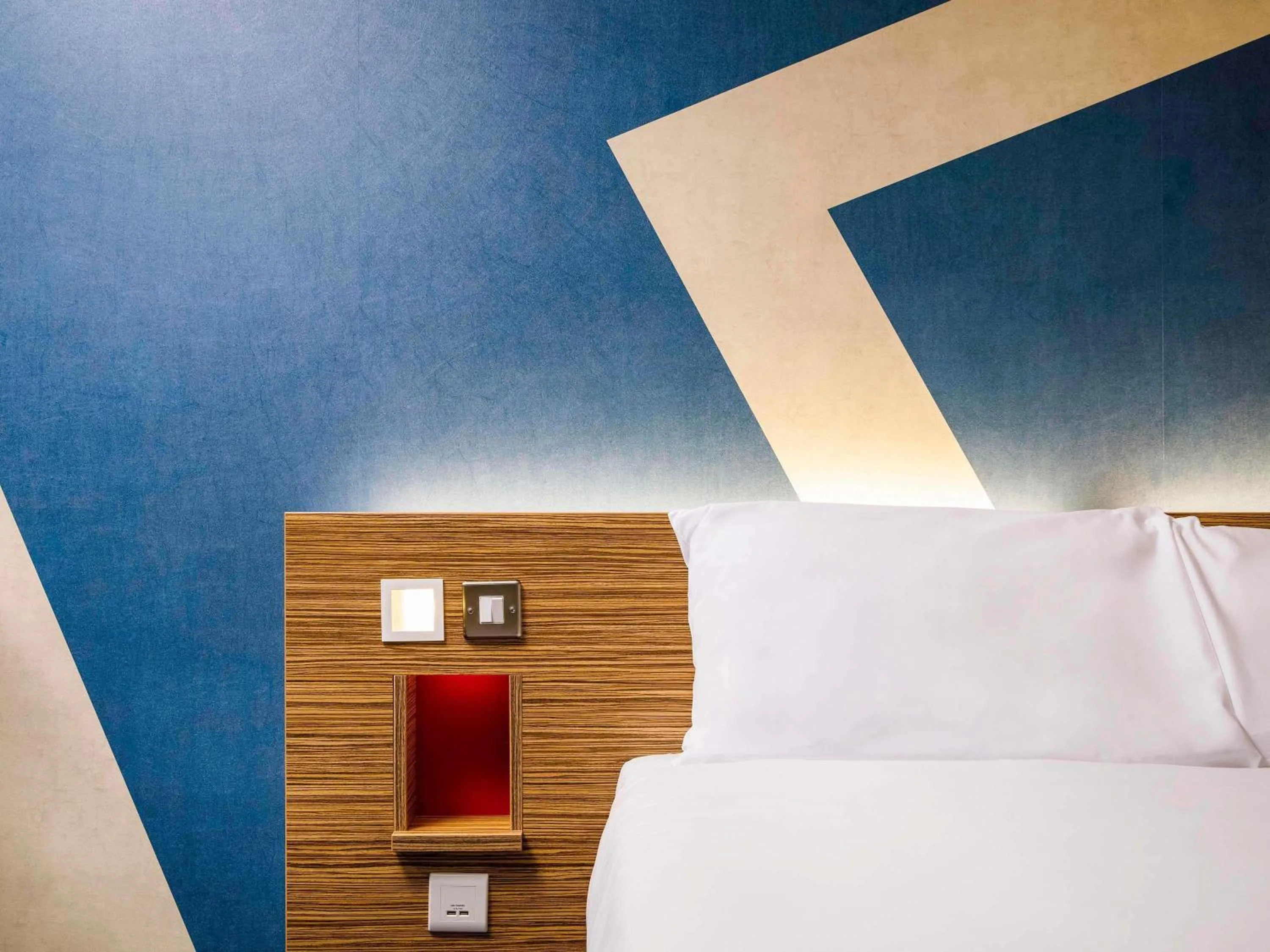 Bedroom, Bed in ibis budget London Heathrow Central