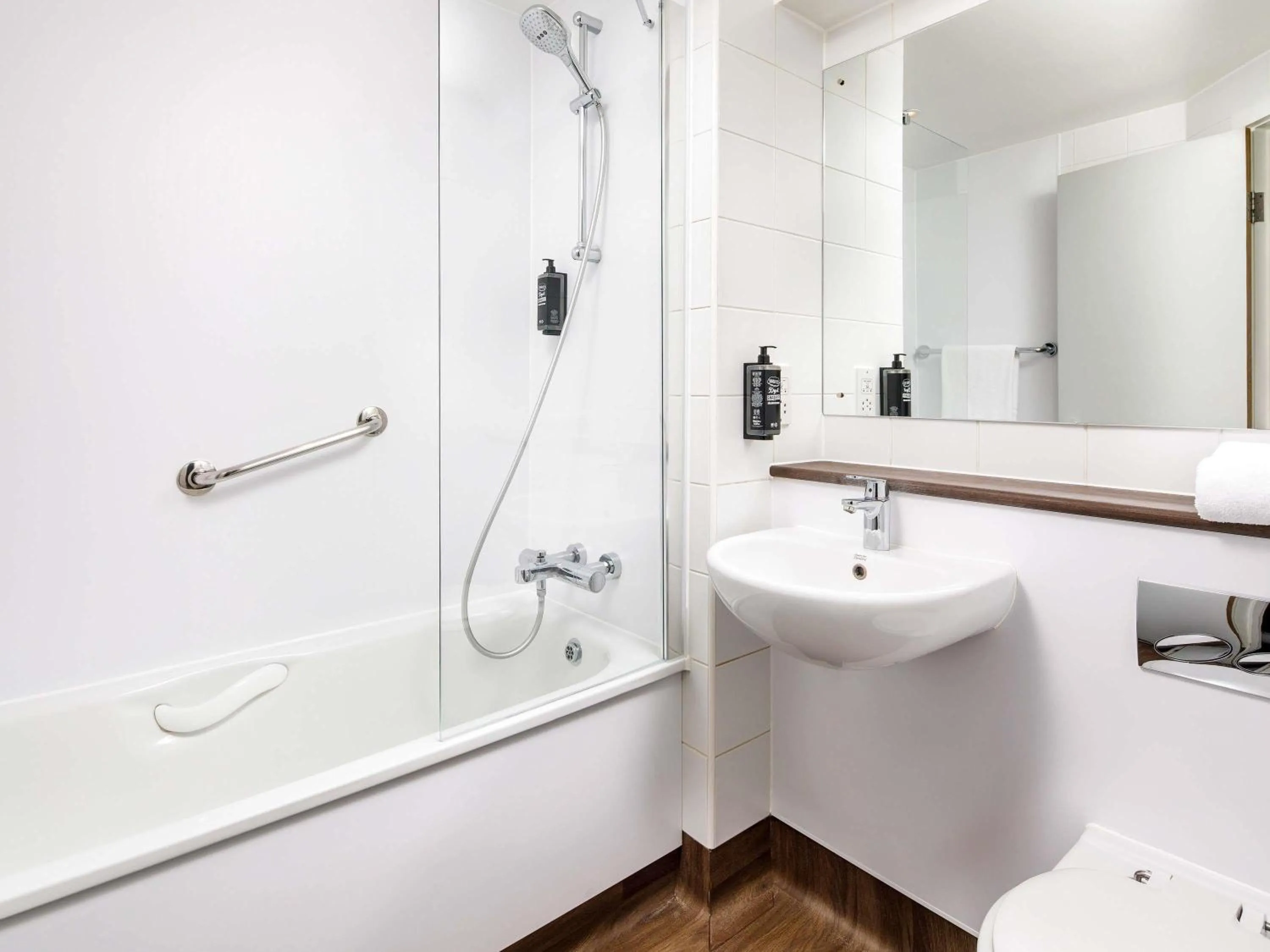 Bedroom in ibis budget London Heathrow Central