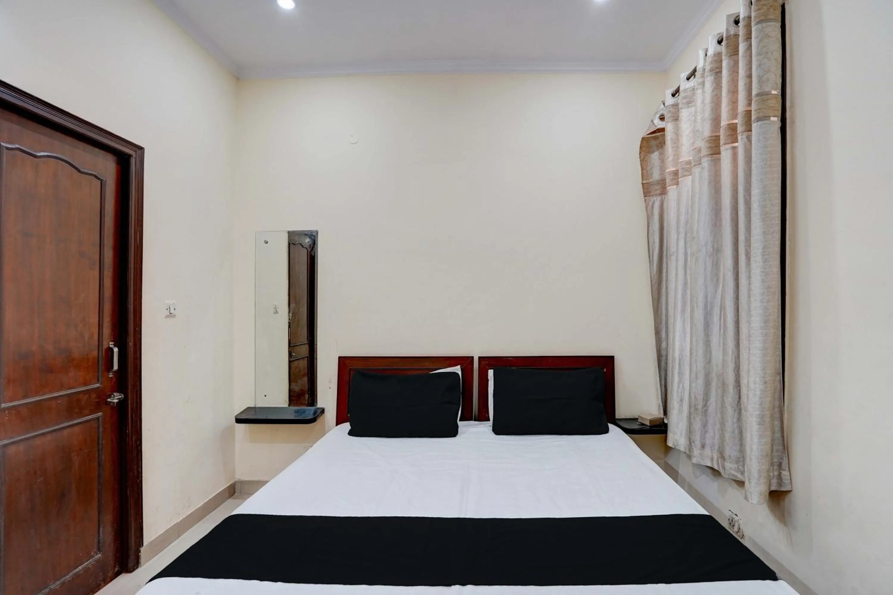Bedroom, Bed in Super Hotel O VPS Residency