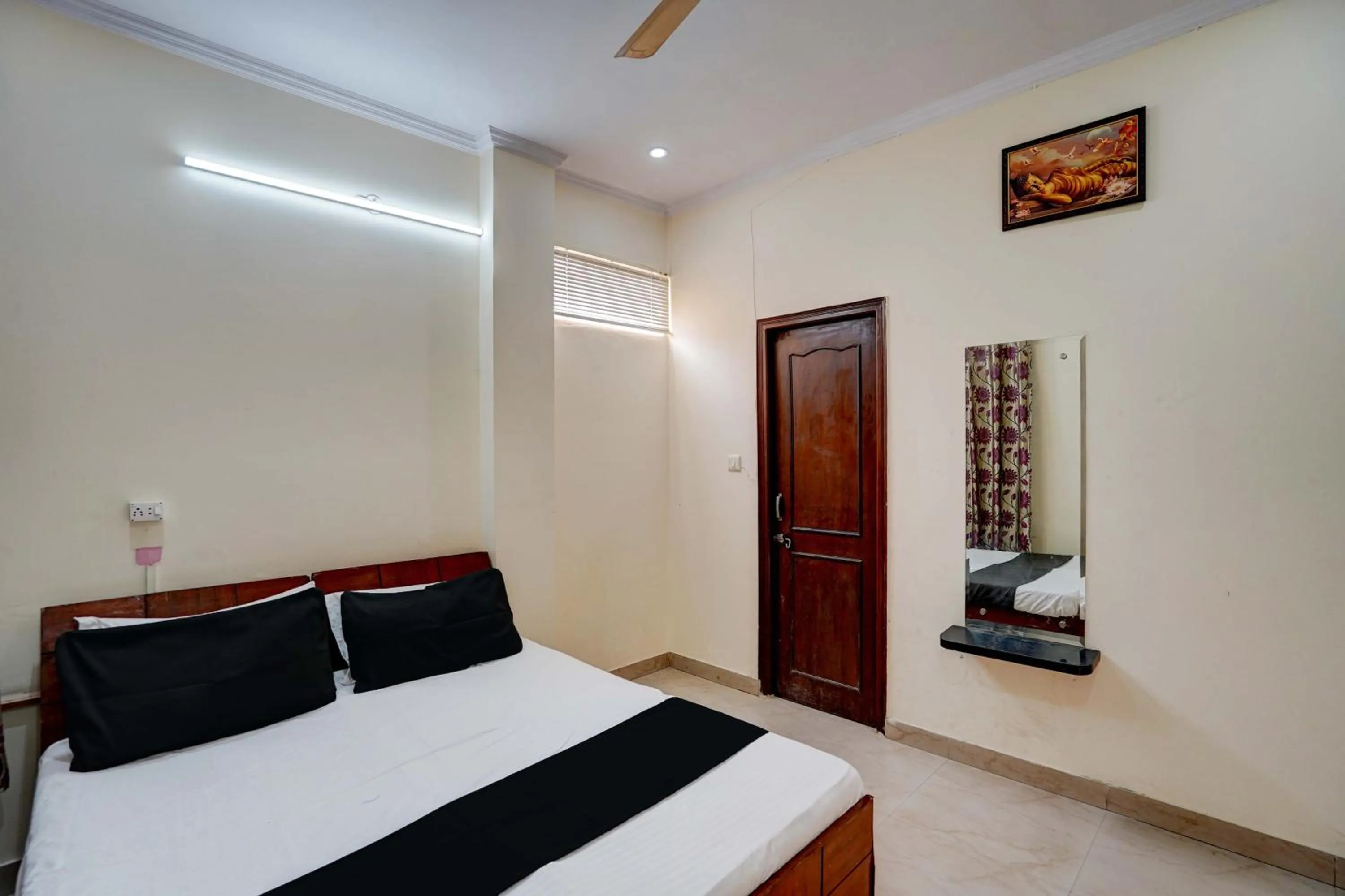 Bedroom, Bed in Super Hotel O VPS Residency