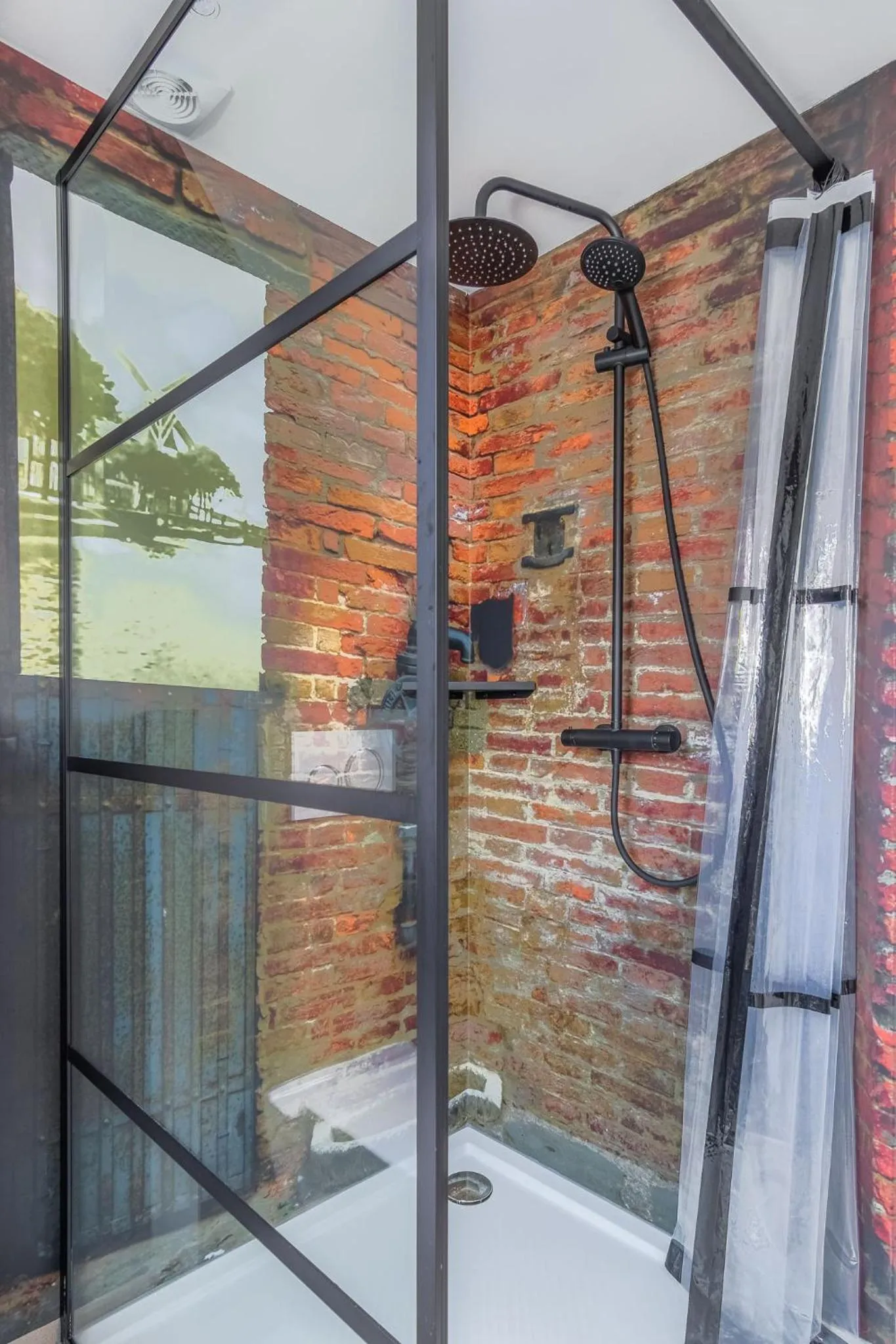 Shower in Boutiquehotel Dokkum