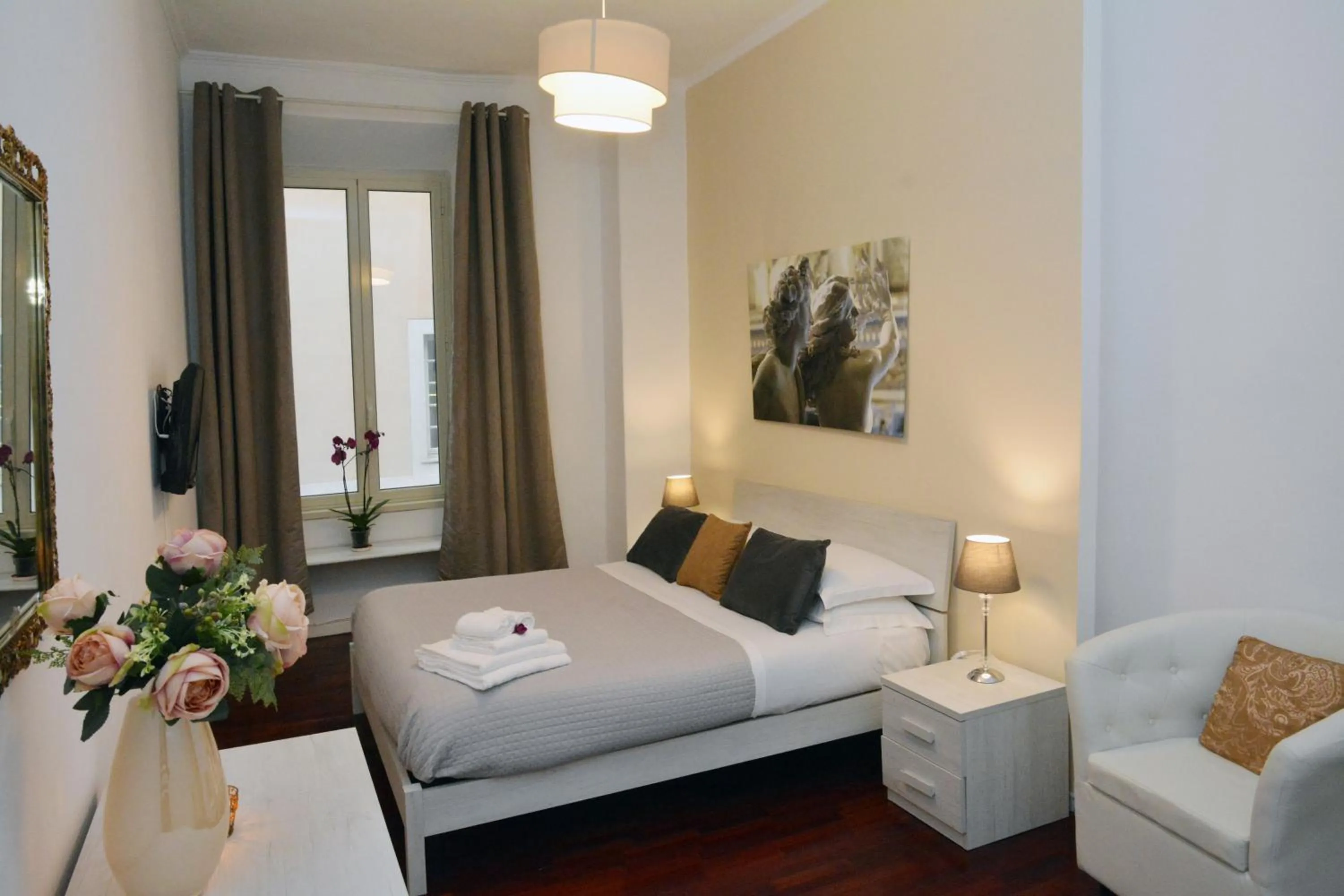 Bed in Chéri de Rome Vatican Apartment