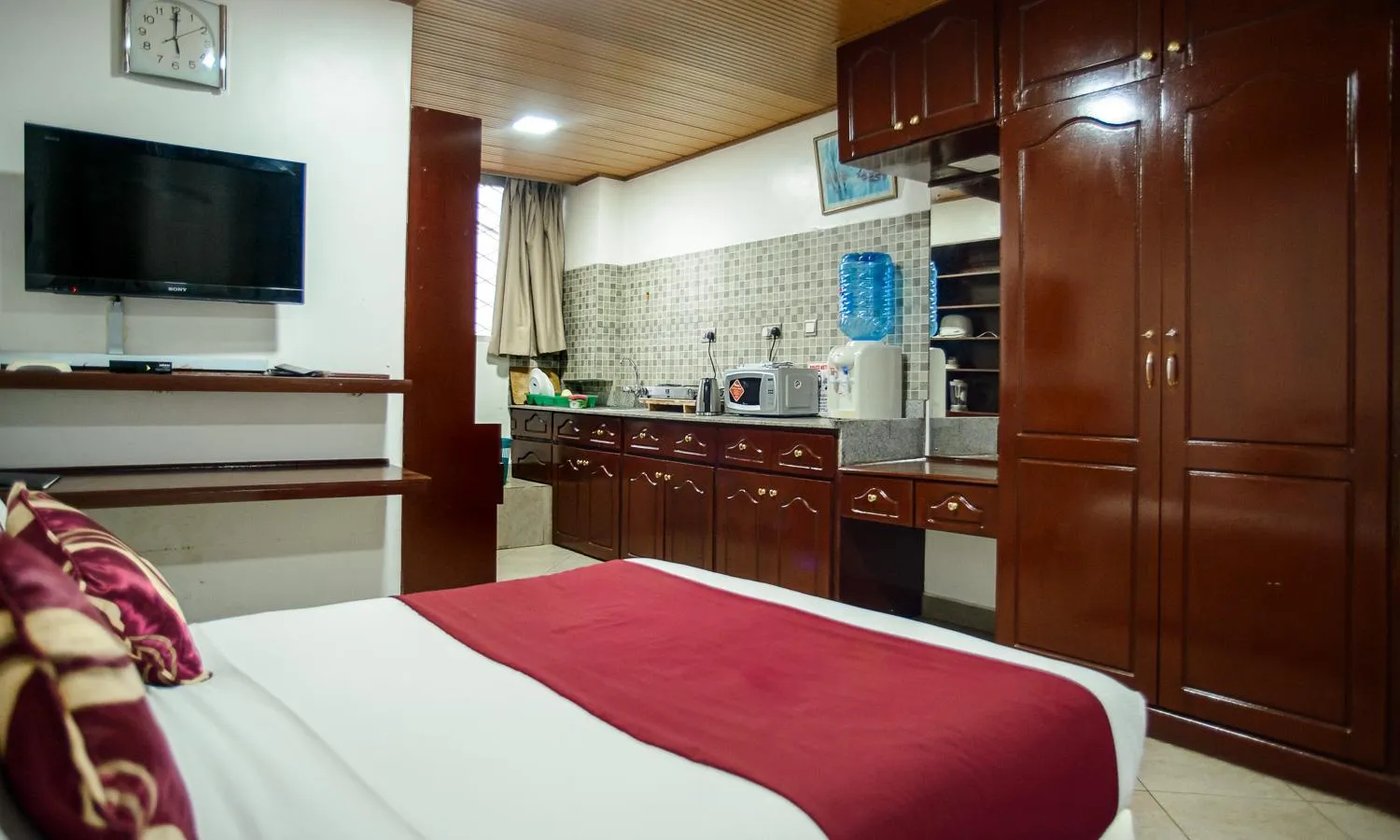 Bedroom, Bed in Diamond Plaza Apartments