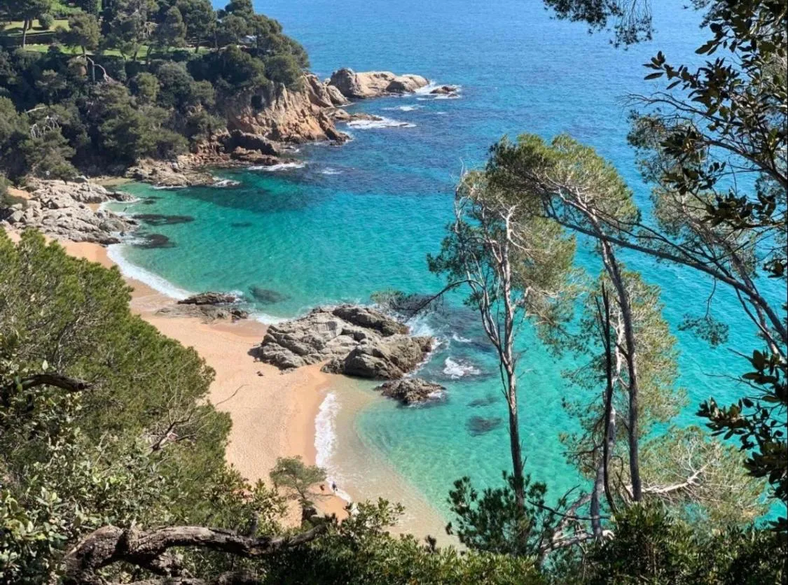 LA MER BLEUE, Boutique Apartament with free parking, full equipped in Fenals Beach