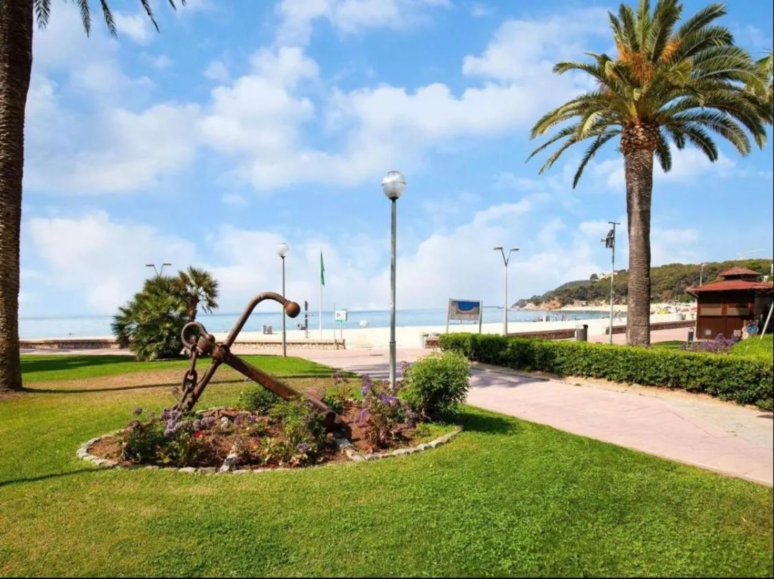 LA MER BLEUE, Boutique Apartament with free parking, full equipped in Fenals Beach