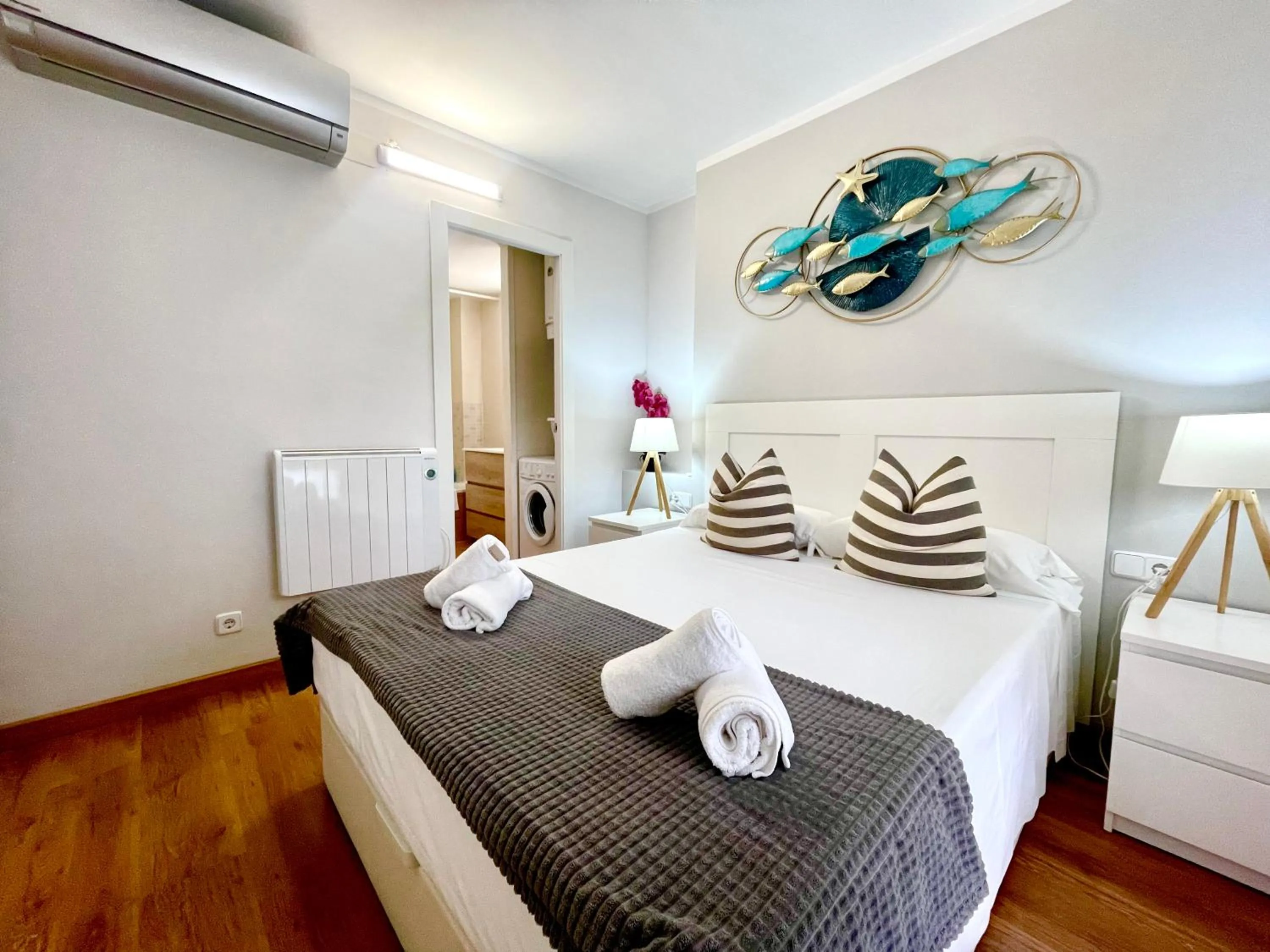 Bed in LA MER BLEUE, Boutique Apartament with free parking, full equipped in Fenals Beach
