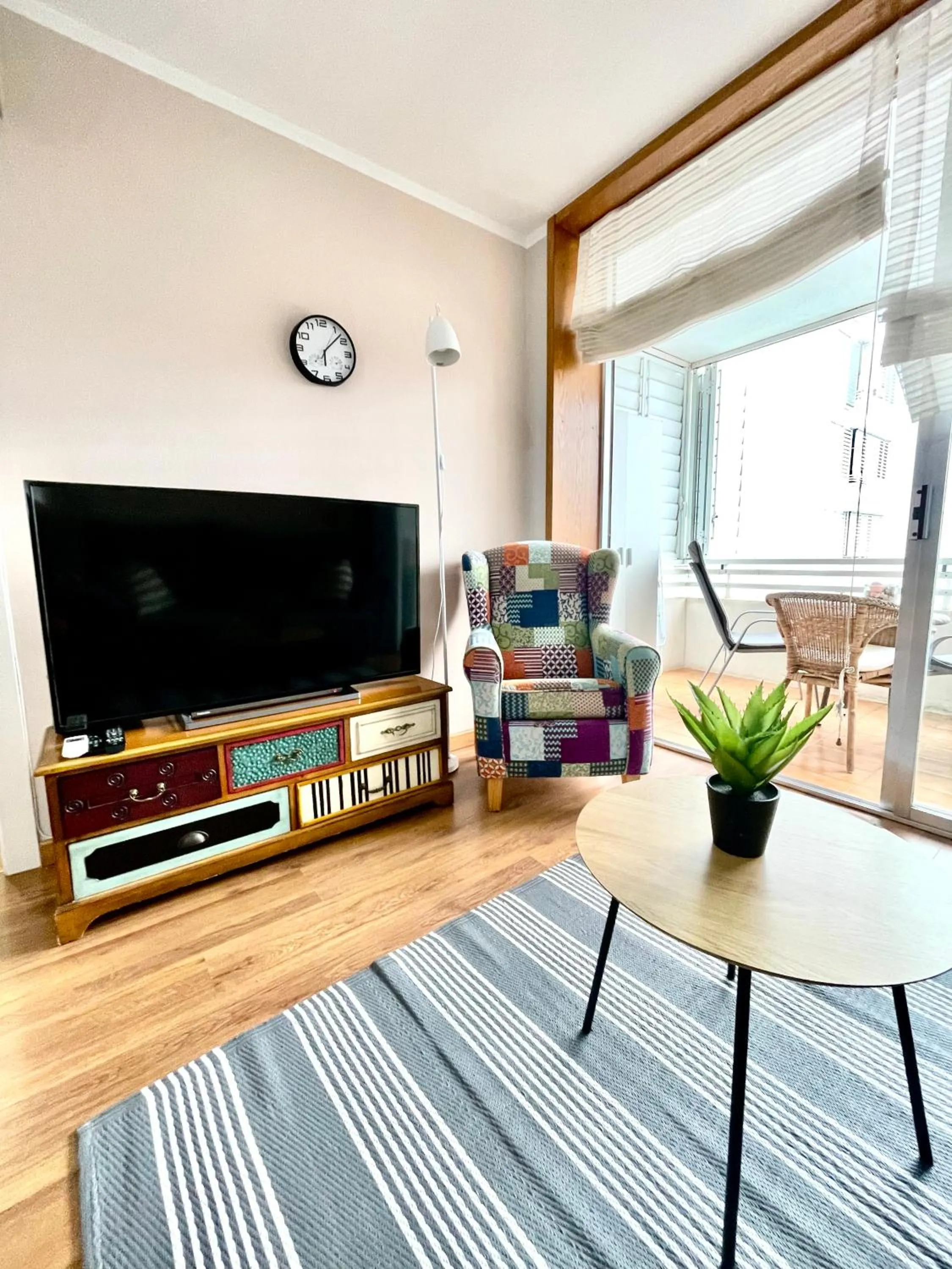 LA MER BLEUE, Boutique Apartament with free parking, full equipped in Fenals Beach