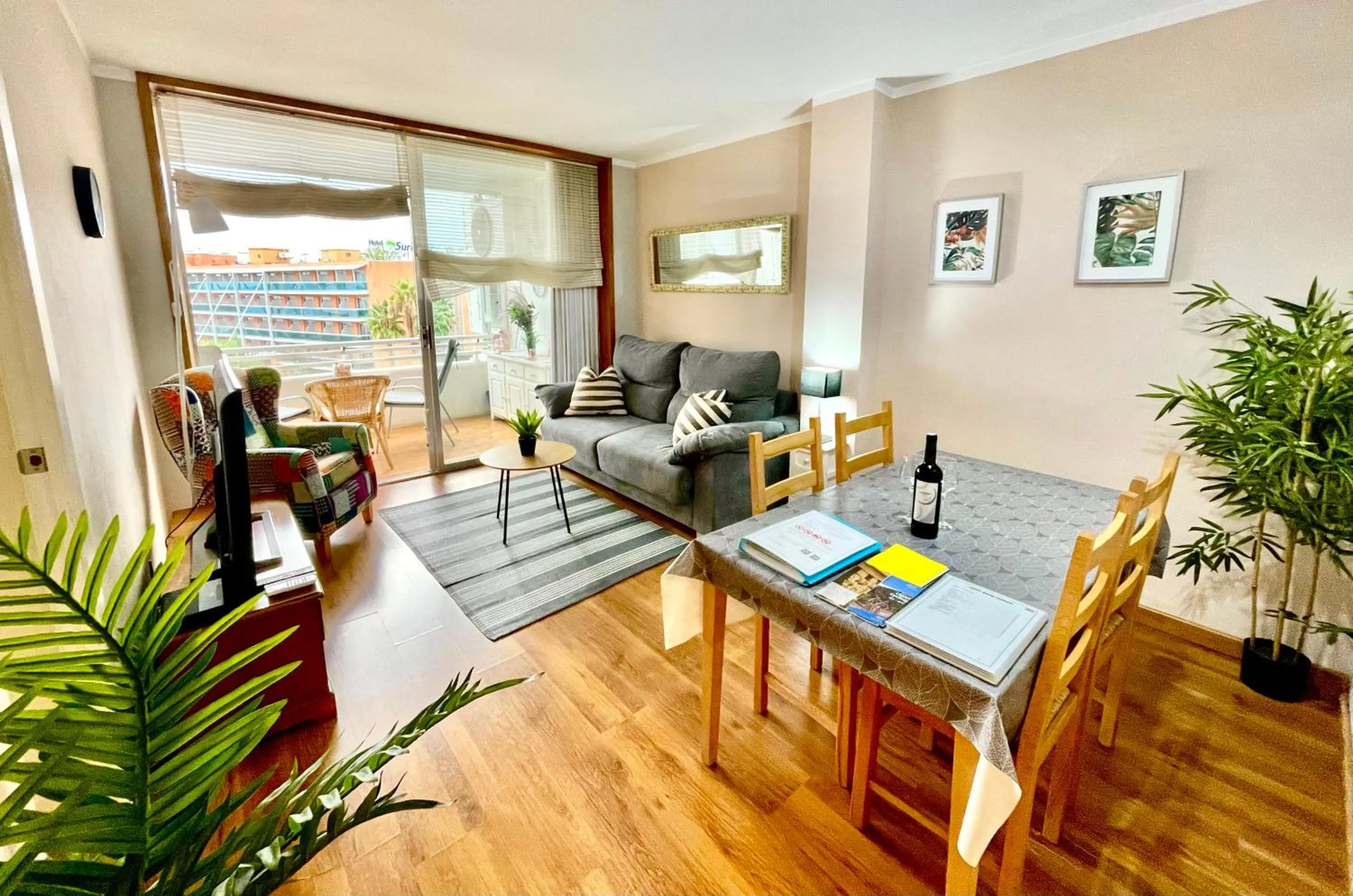 LA MER BLEUE, Boutique Apartament with free parking, full equipped in Fenals Beach