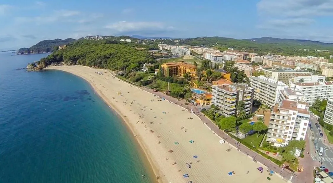 LA MER BLEUE, Boutique Apartament with free parking, full equipped in Fenals Beach