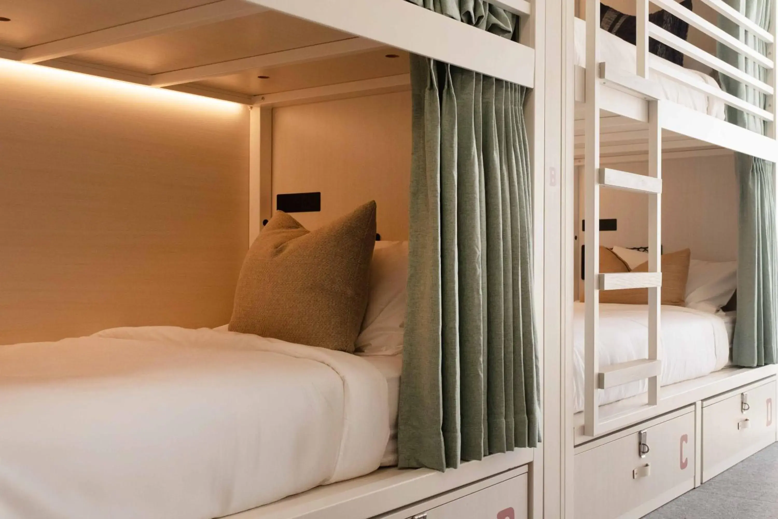 Entire Superior 6 Bed Ensuite Dorm in Drifter Byron Bay Entire Superior 6 Bed Ensuite Dorm in Drifter Byron Bay