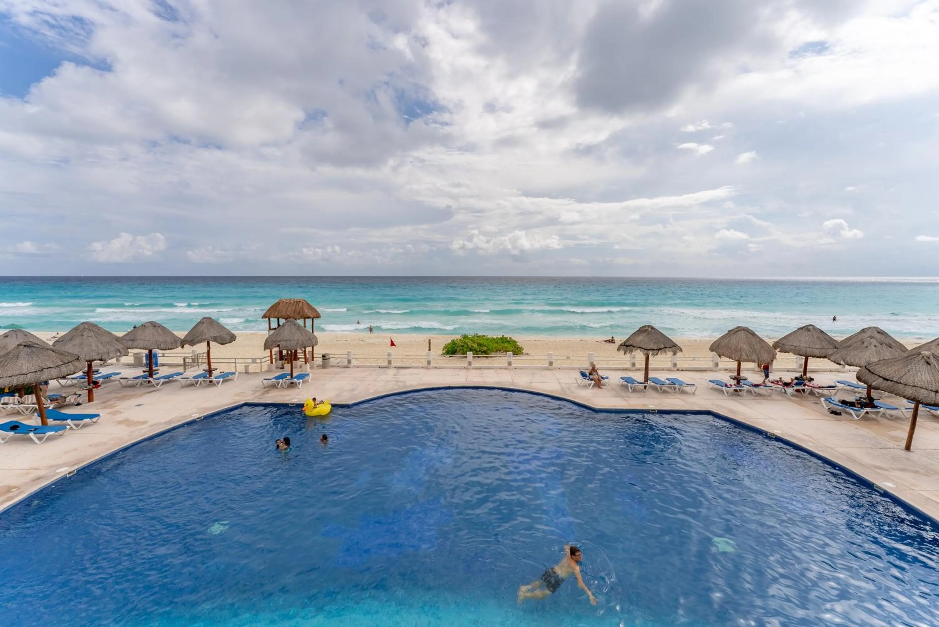 Beach in Amazing Caribbean Ocean view at Villas Marlin in Cancun