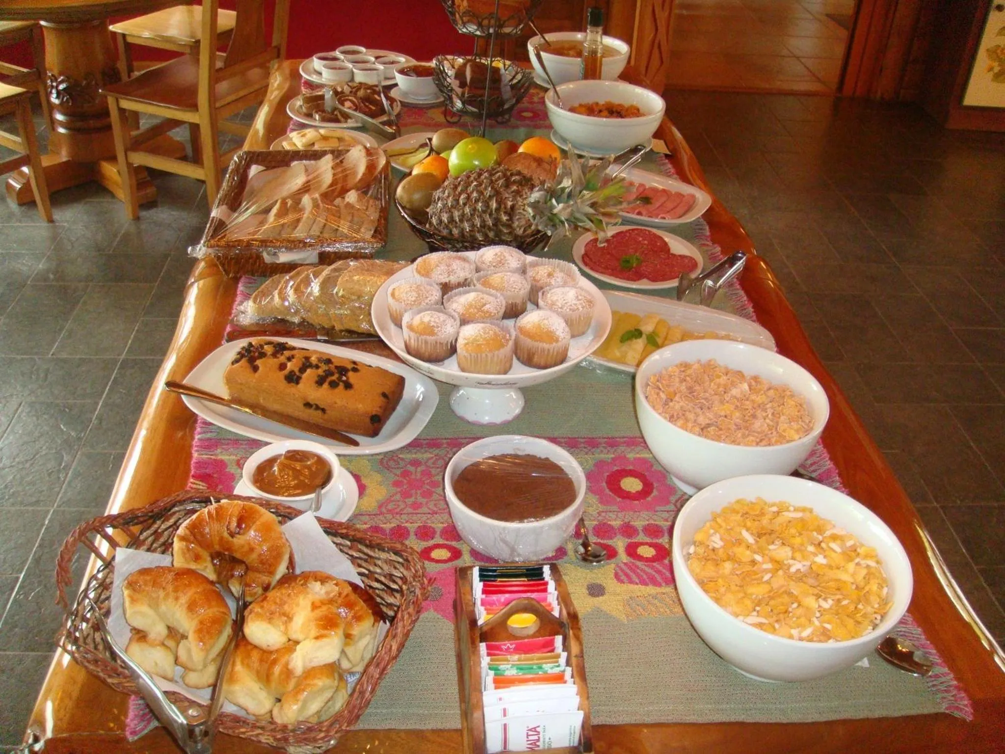 Buffet breakfast in Hosteria Los Hielos