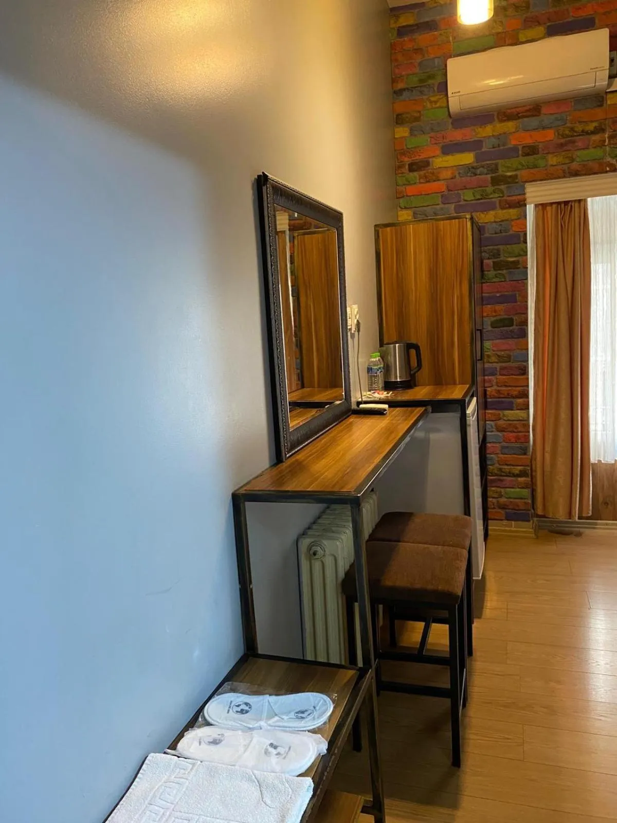 Photo of the whole room in Dünya Otel Adana