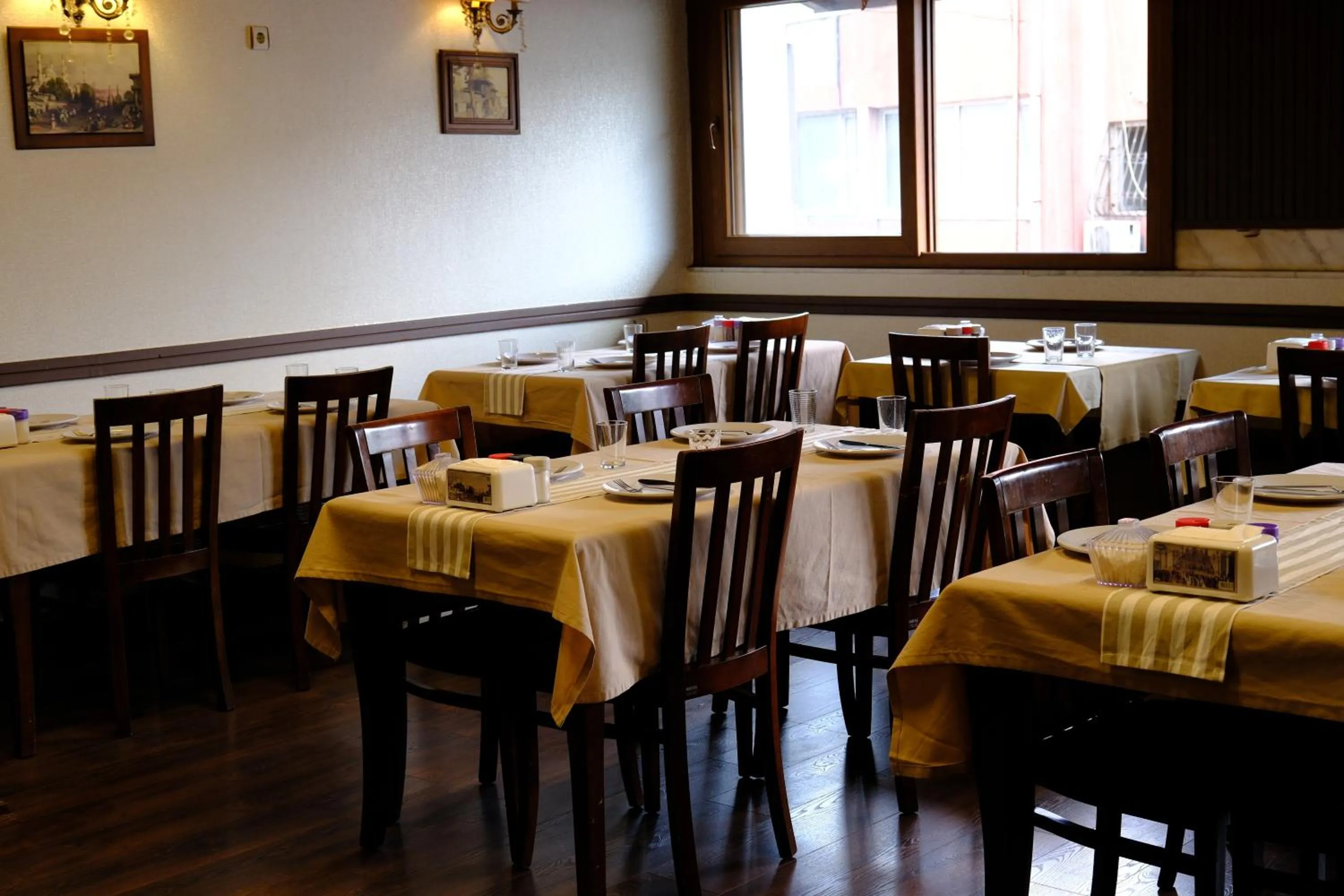 Restaurant/places to eat in Dünya Otel Adana