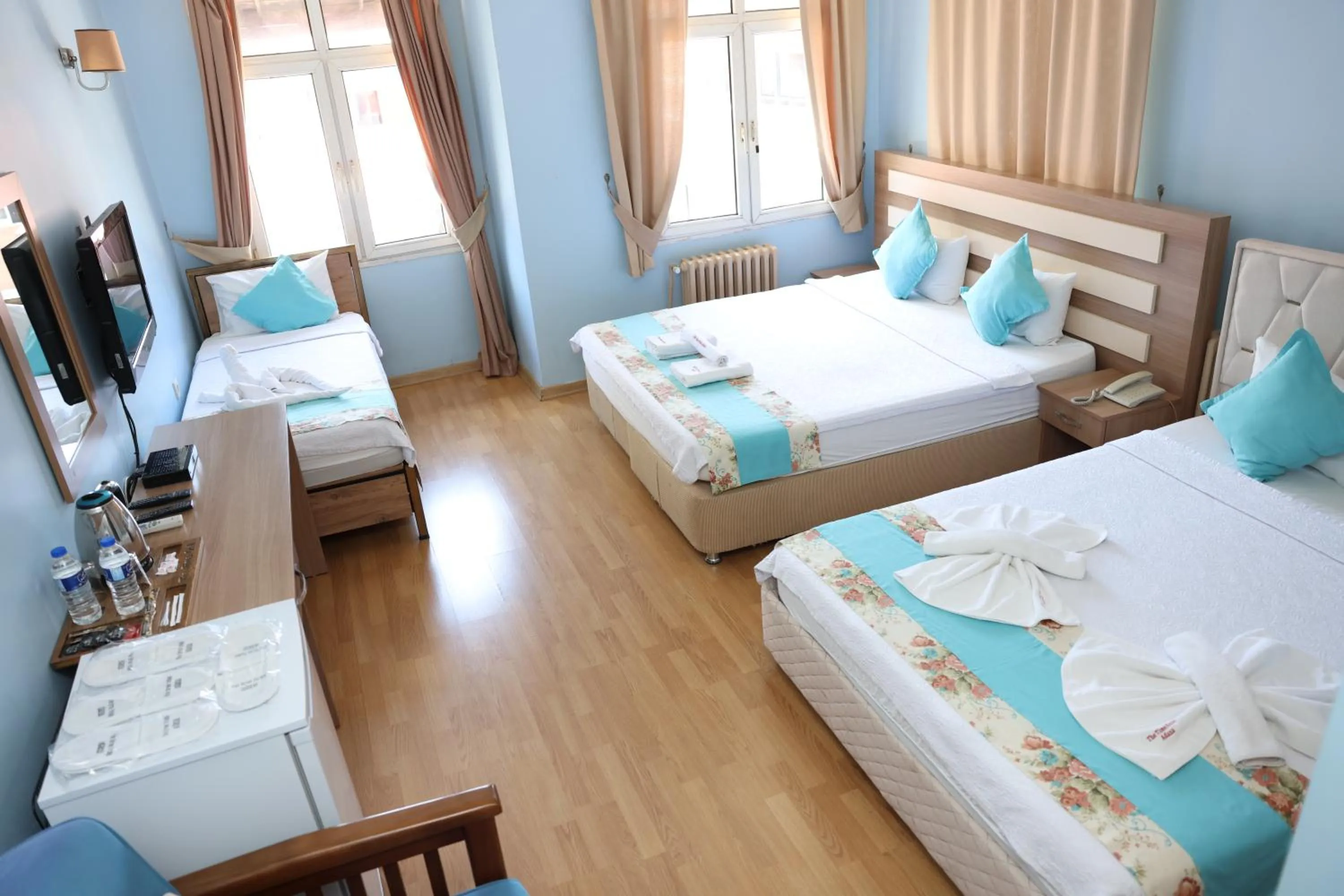 Photo of the whole room, Bed in Dünya Otel Adana