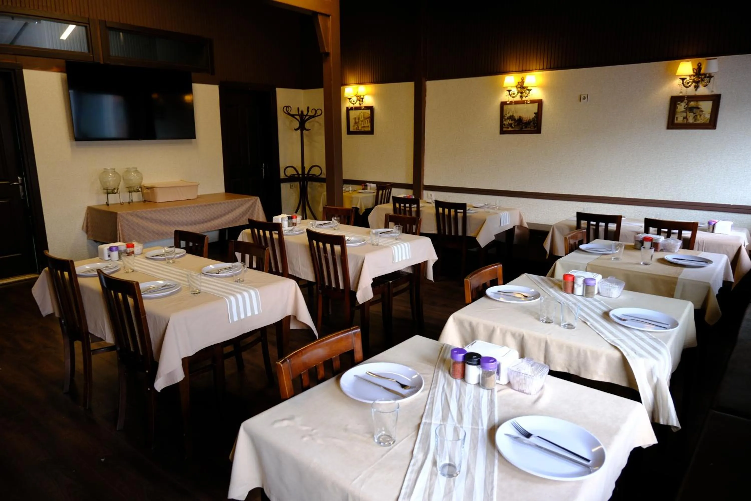 Restaurant/places to eat in Dünya Otel Adana