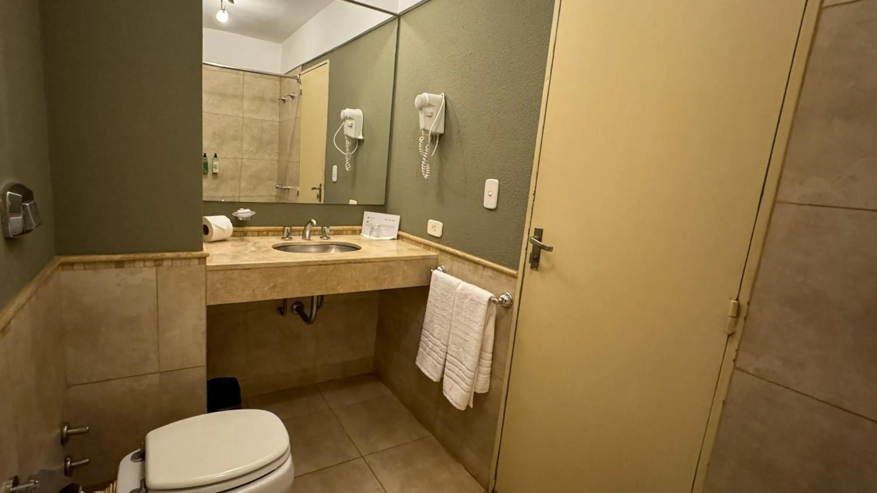 Bathroom in Hotel Raices Esturion