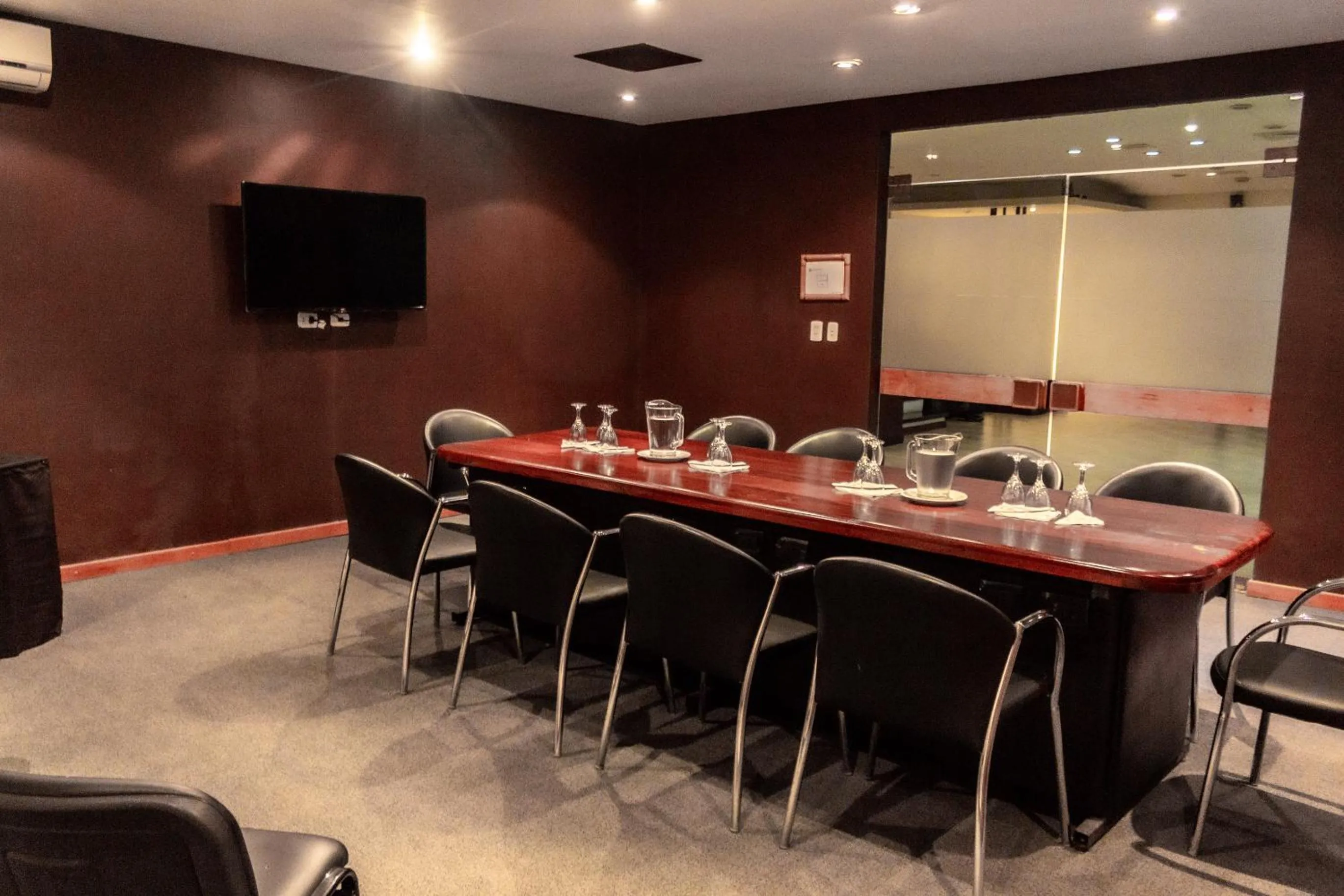 Meeting/conference room in Hotel Raices Esturion