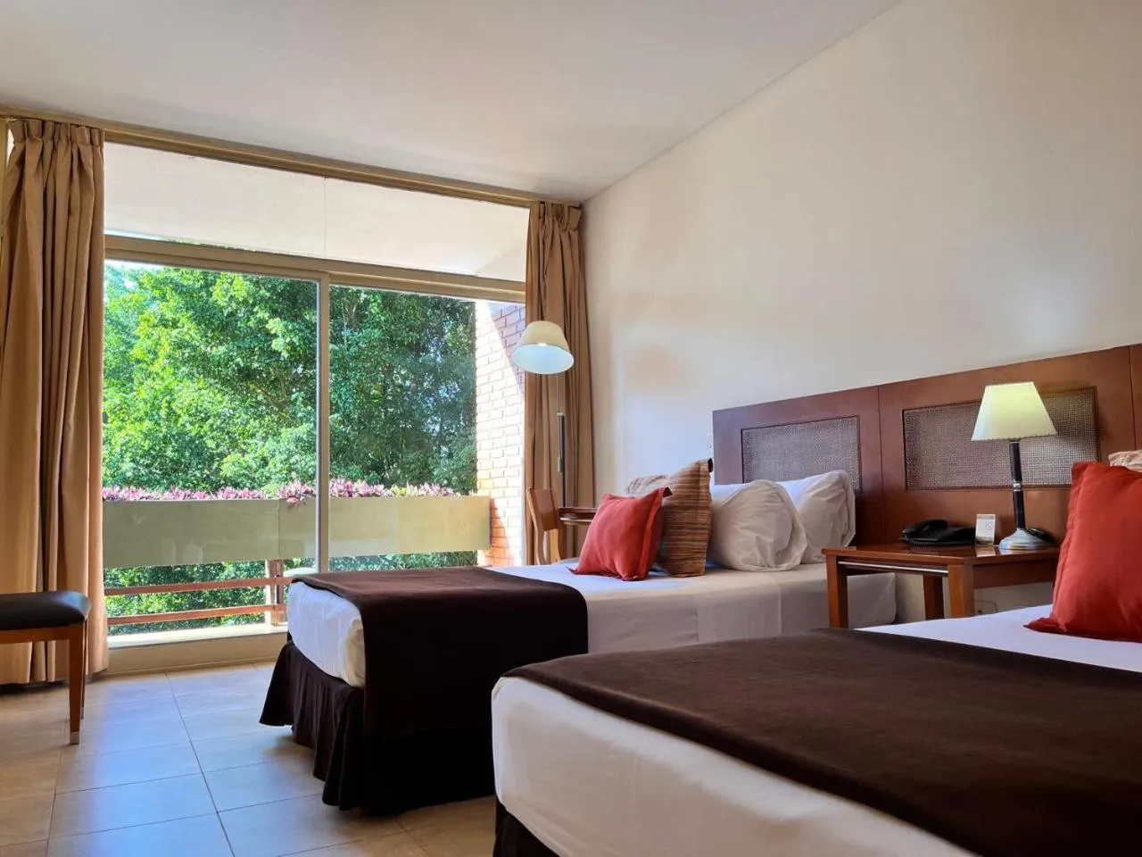 Bedroom, Bed in Hotel Raices Esturion