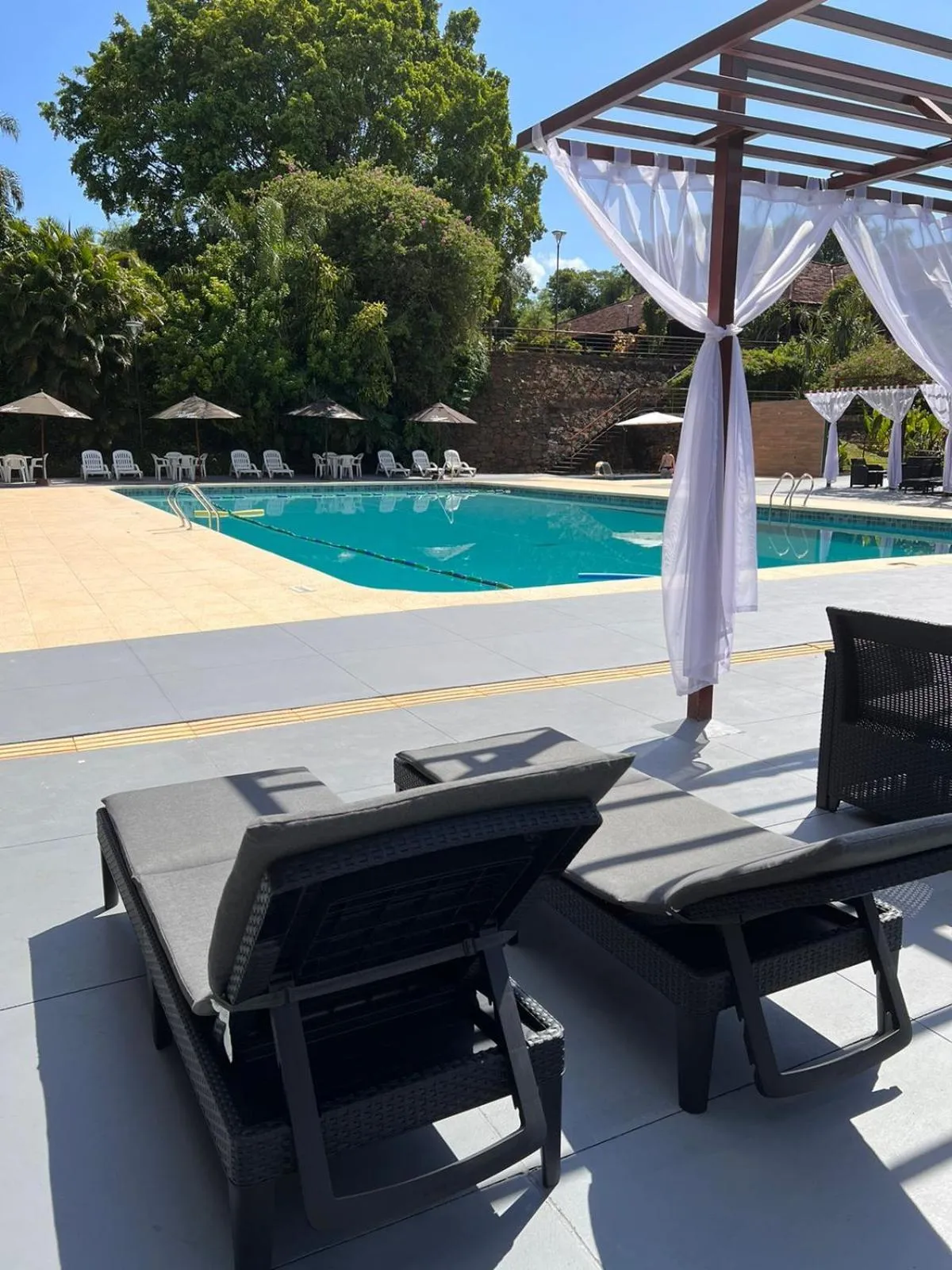 Swimming pool in Hotel Raices Esturion